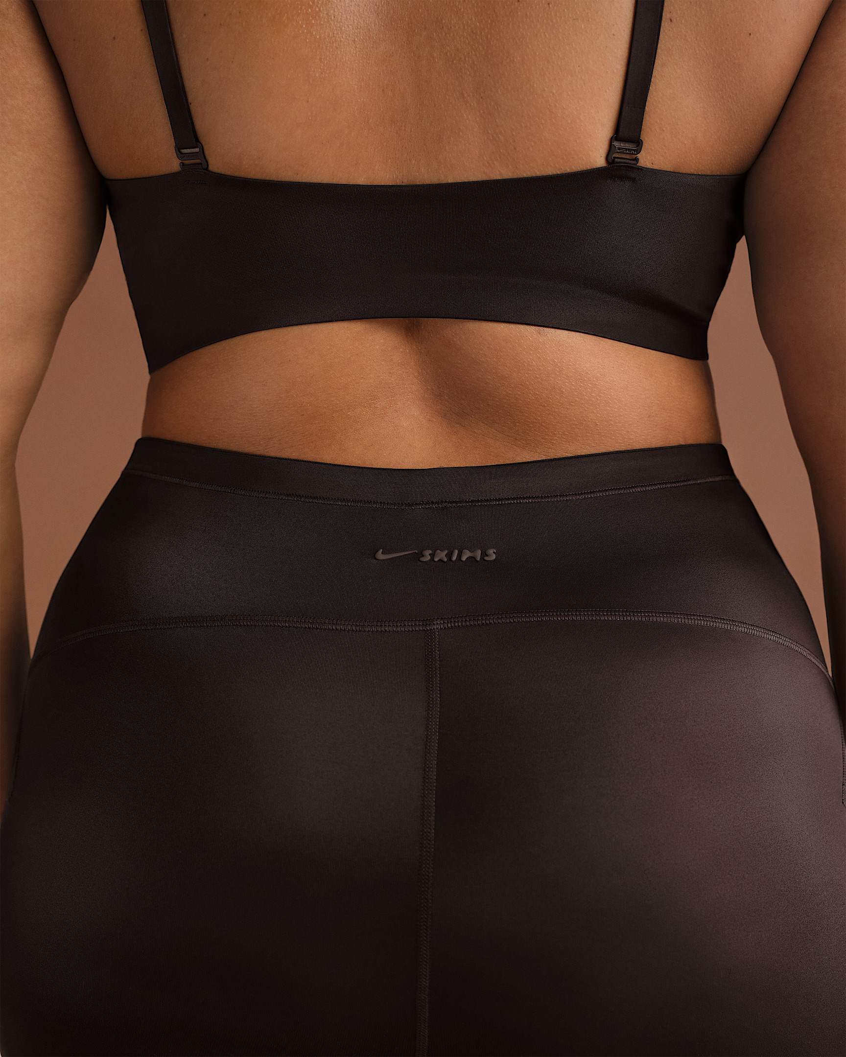 NikeSKIMS Shine Women's High-Waisted 17" Leggings with Drawcord - 10