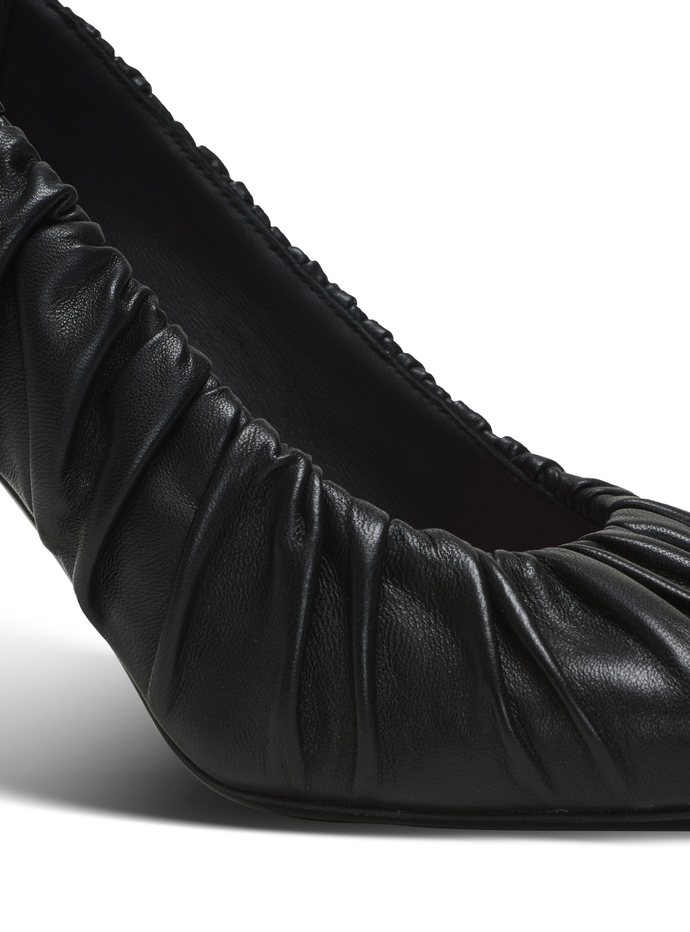 【関税込み】balmain 'Eden' pumps Eden two-tone pumps in lambskin and patent leather - Women