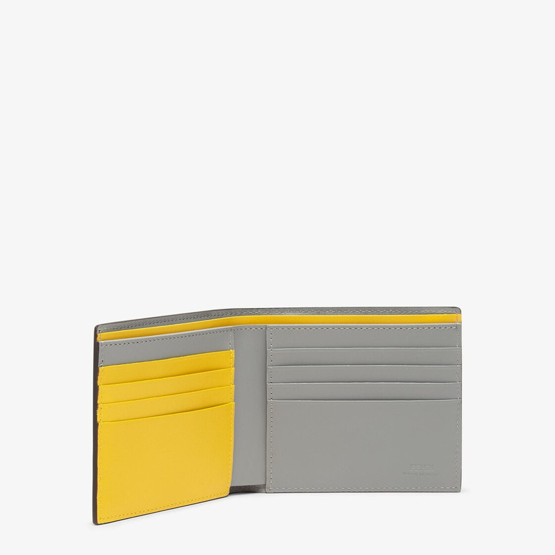 FENDI Wallet with eight interior card slots and two compartments for banknotes. Made of light gray leather outlook