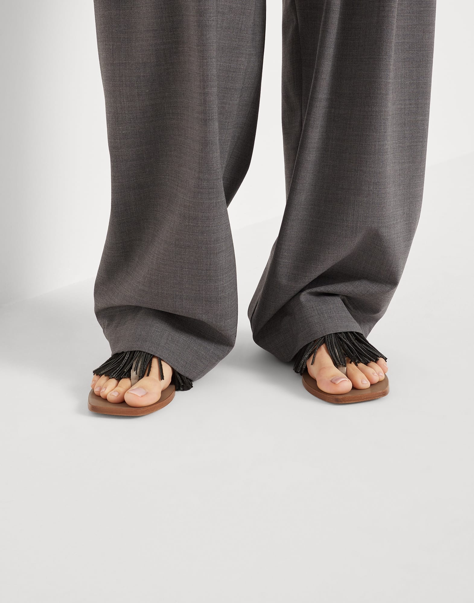 Suede sandals with precious tassels - 4
