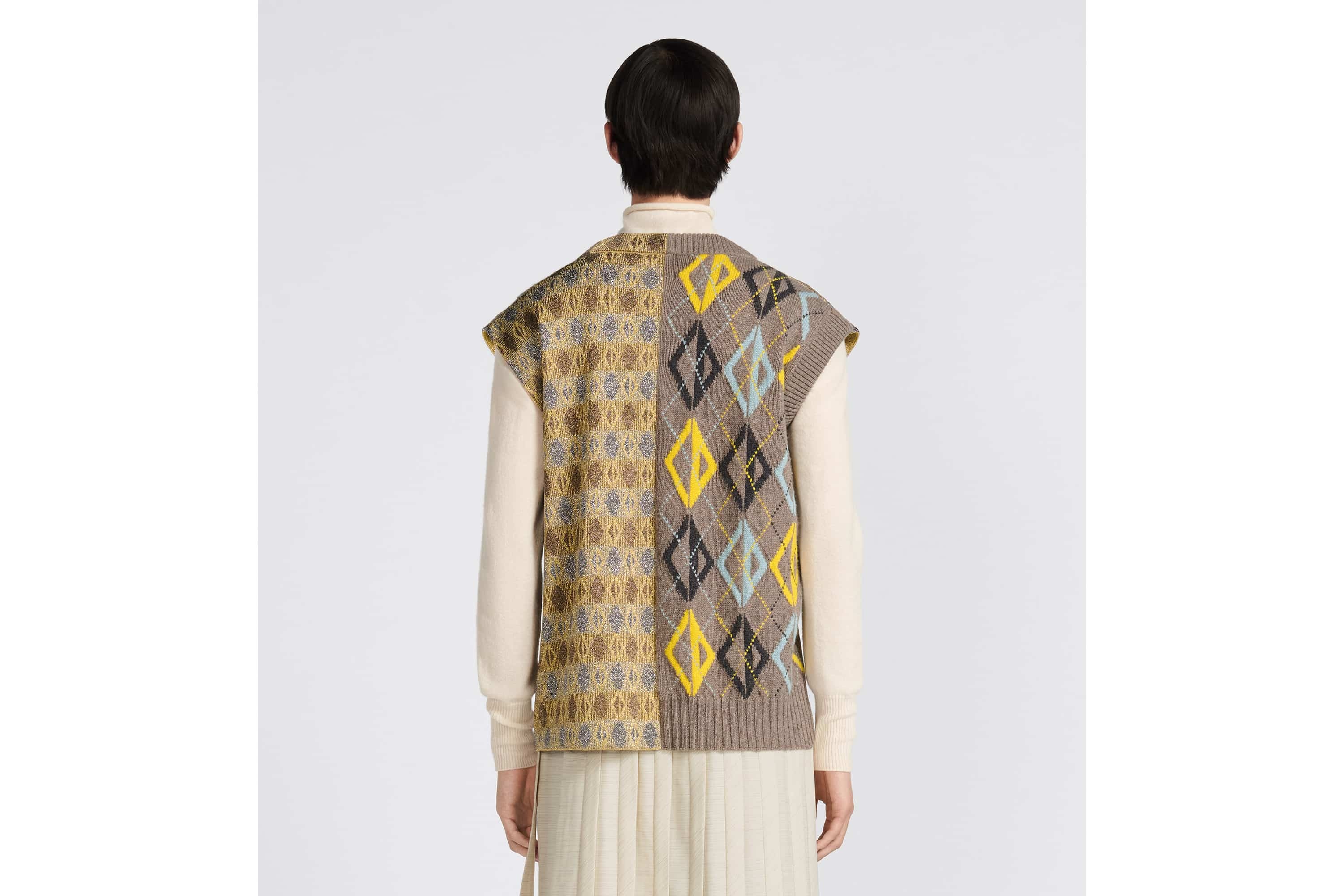 CD Diamond Sleeveless Sweater - 6