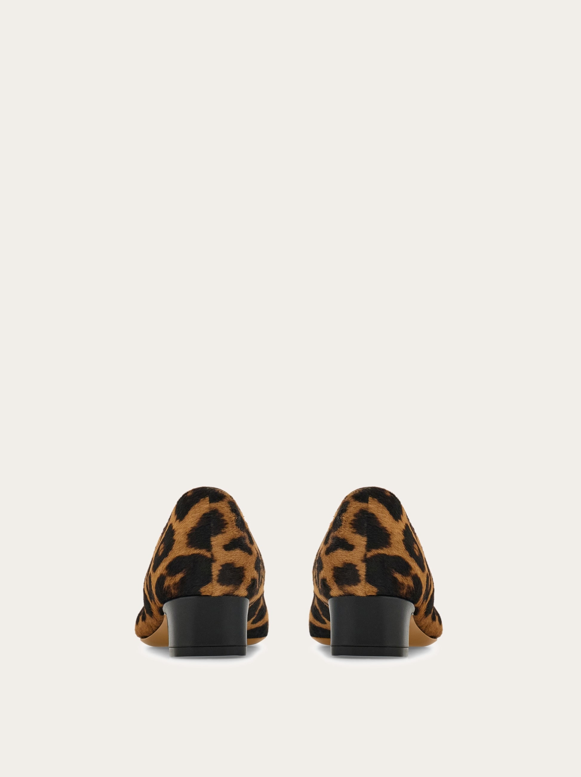 Iconic bow pump - 3