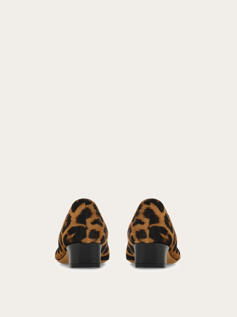 FERRAGAMO Iconic bow pump outlook