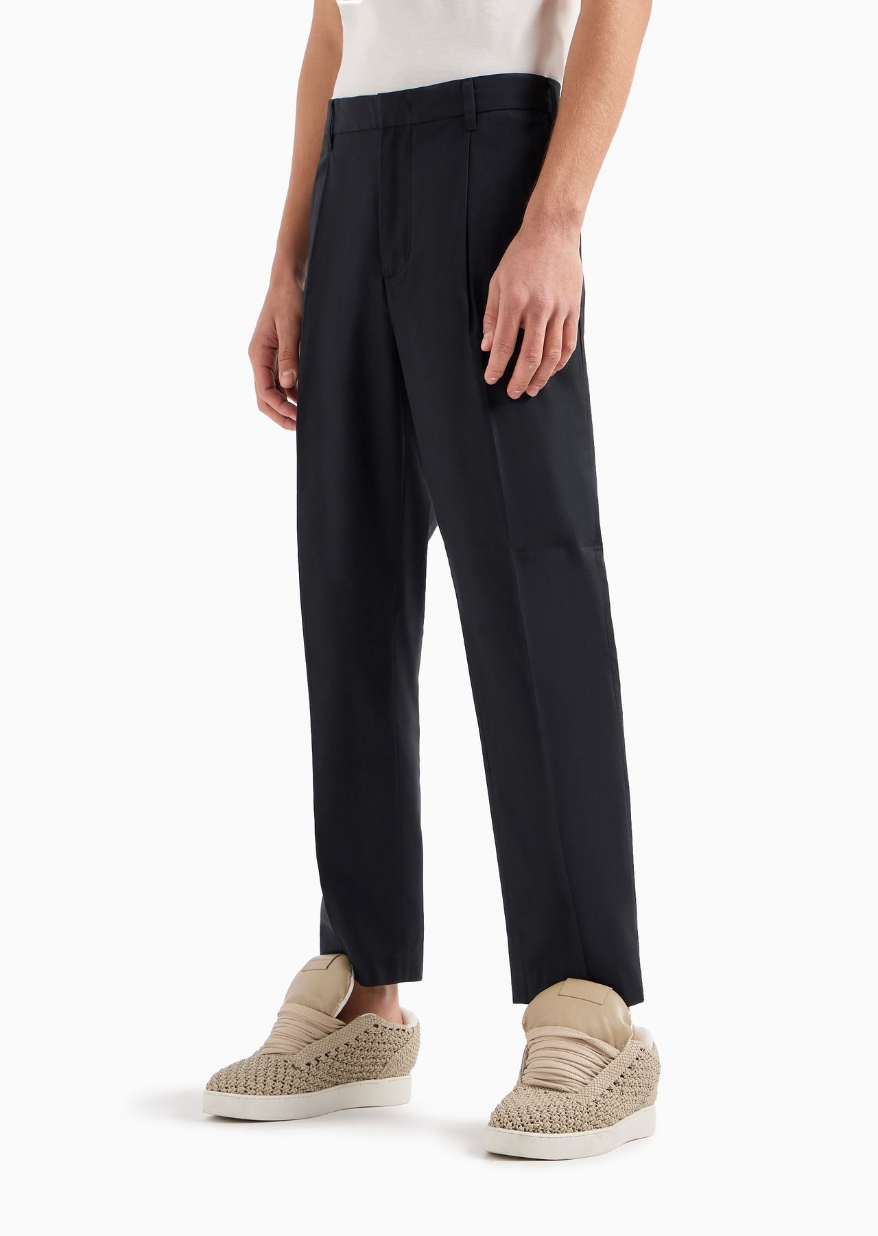 Twill chinos with darts and a pleat - 2