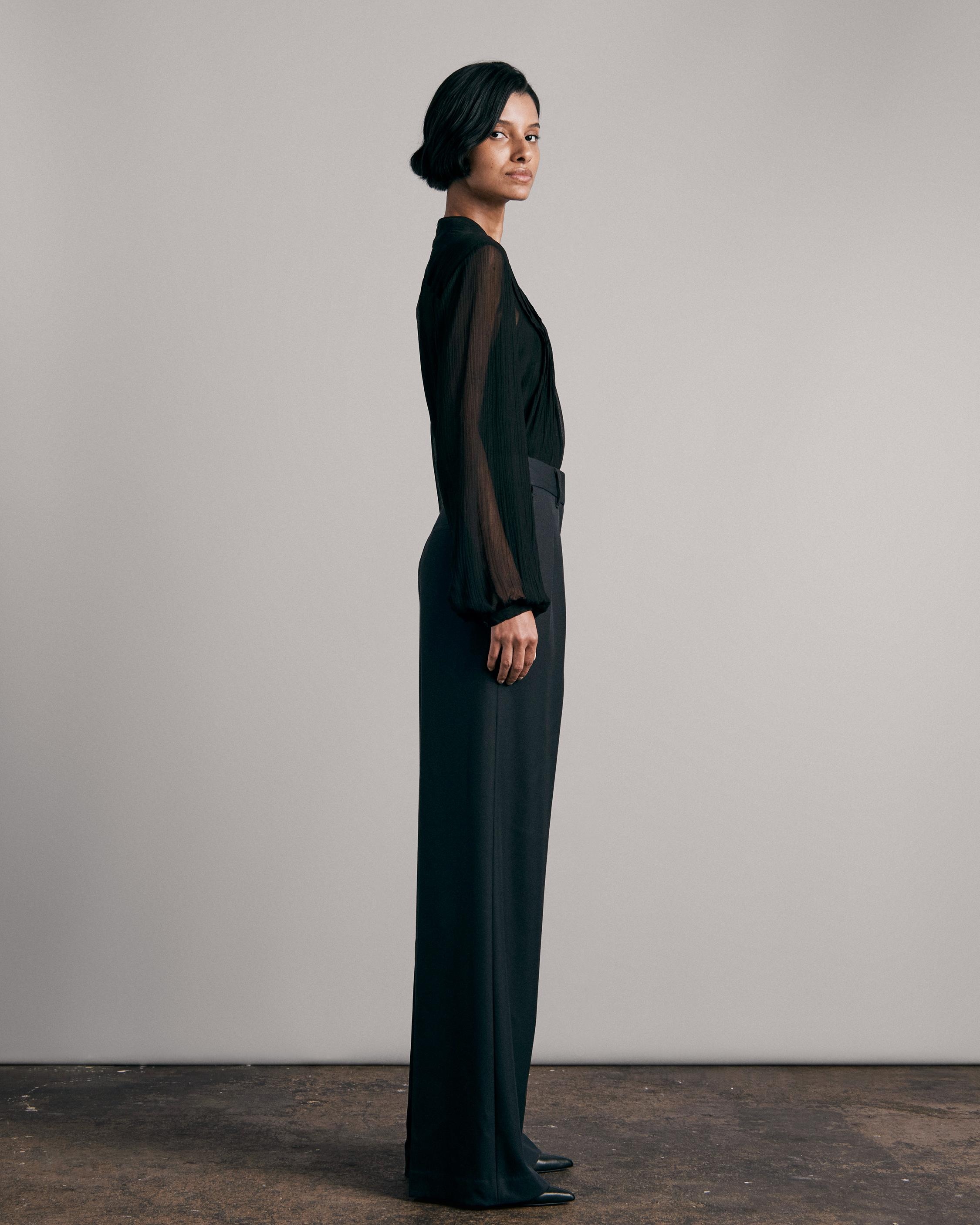 Shelly Wide Leg Twill Pant
Relaxed Fit Pant - 4