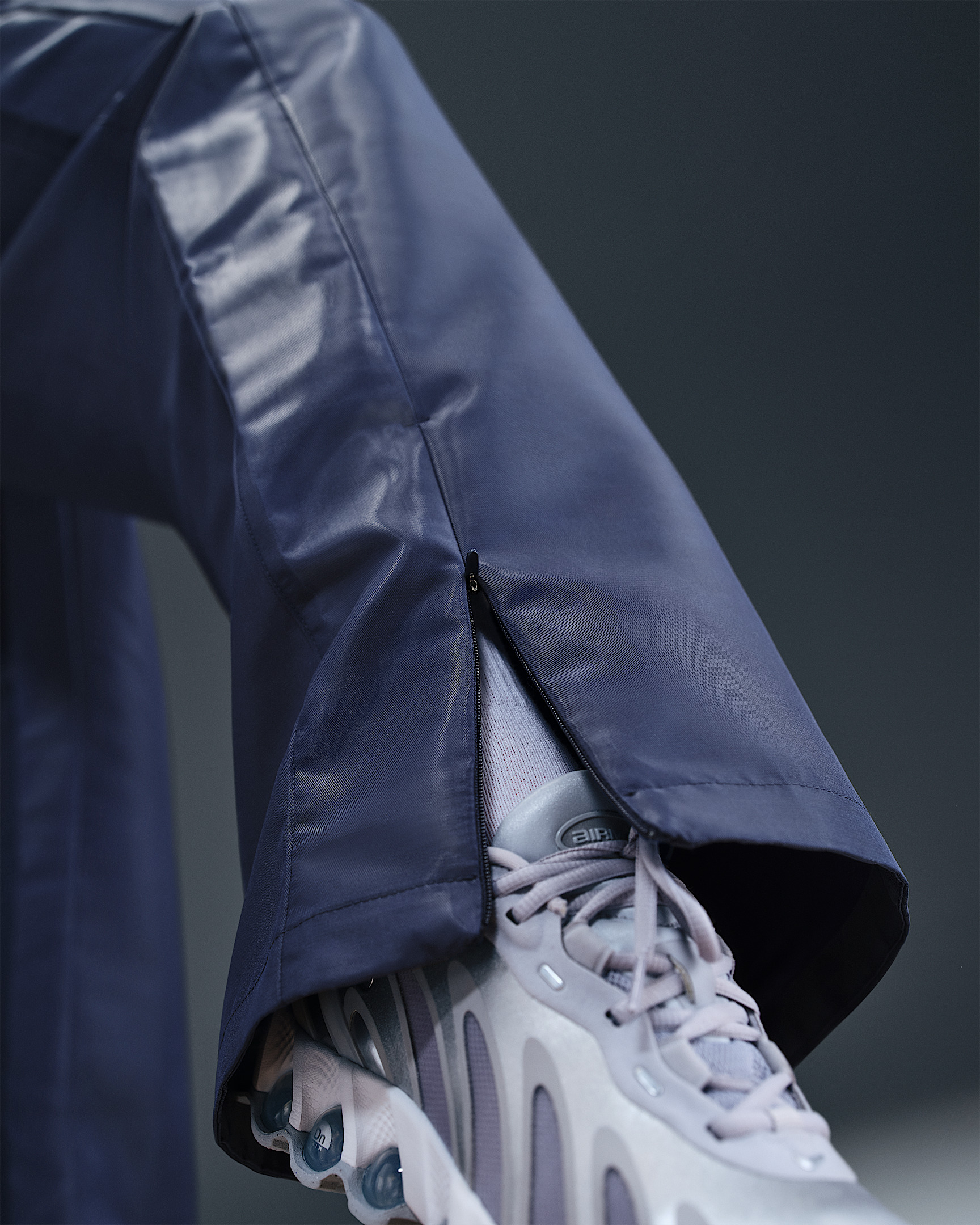 Nike Sportswear Windrunner Women's Shine Pants - 6