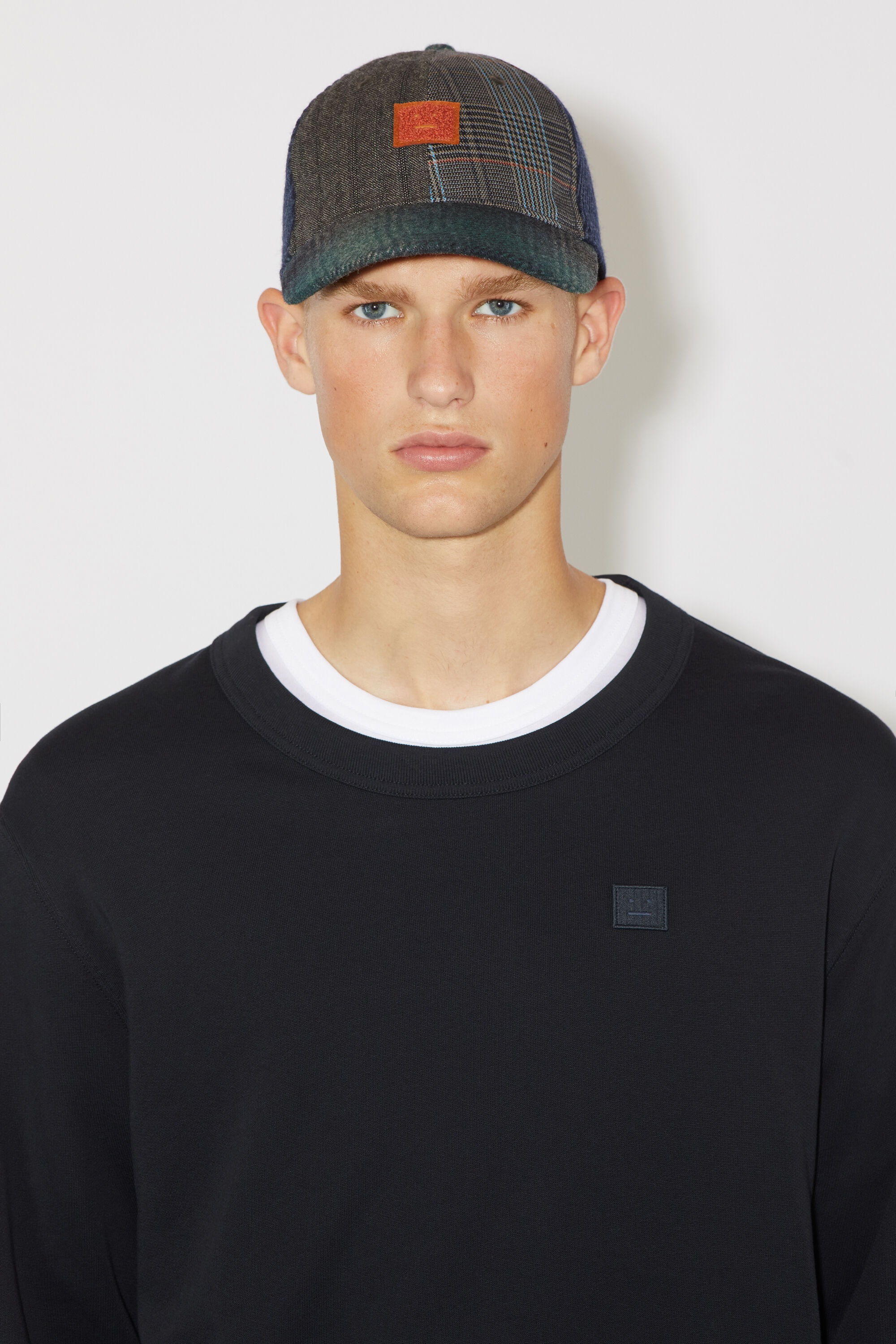 Crew neck sweater - Regular fit - Black - 4