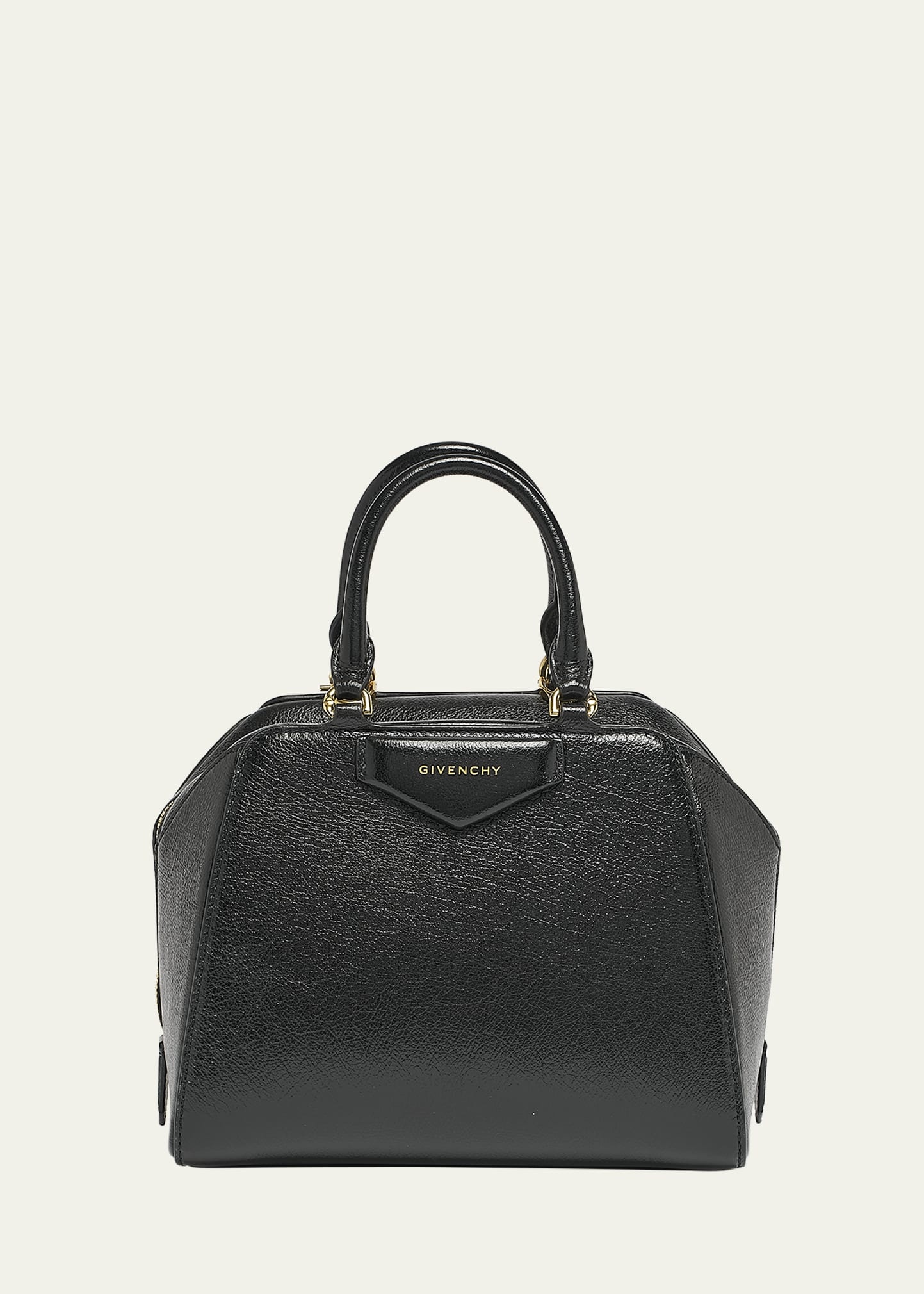 【関税&送料込】Givenchy Antigona Cube Nano Shiny Leather Ha Antigona Cube Nano leather tote bag in black - Givenchy