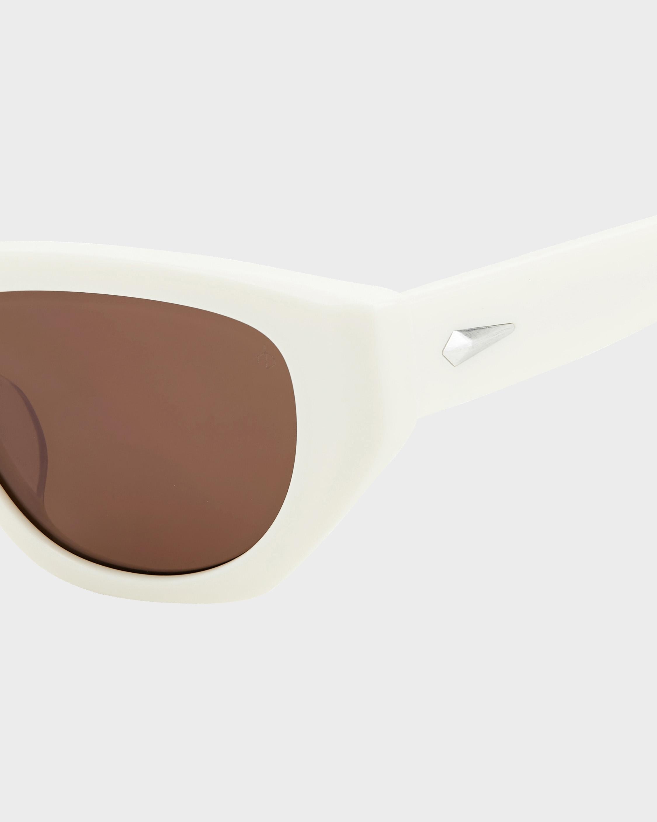Lena
Butterfly Sunglasses - 3