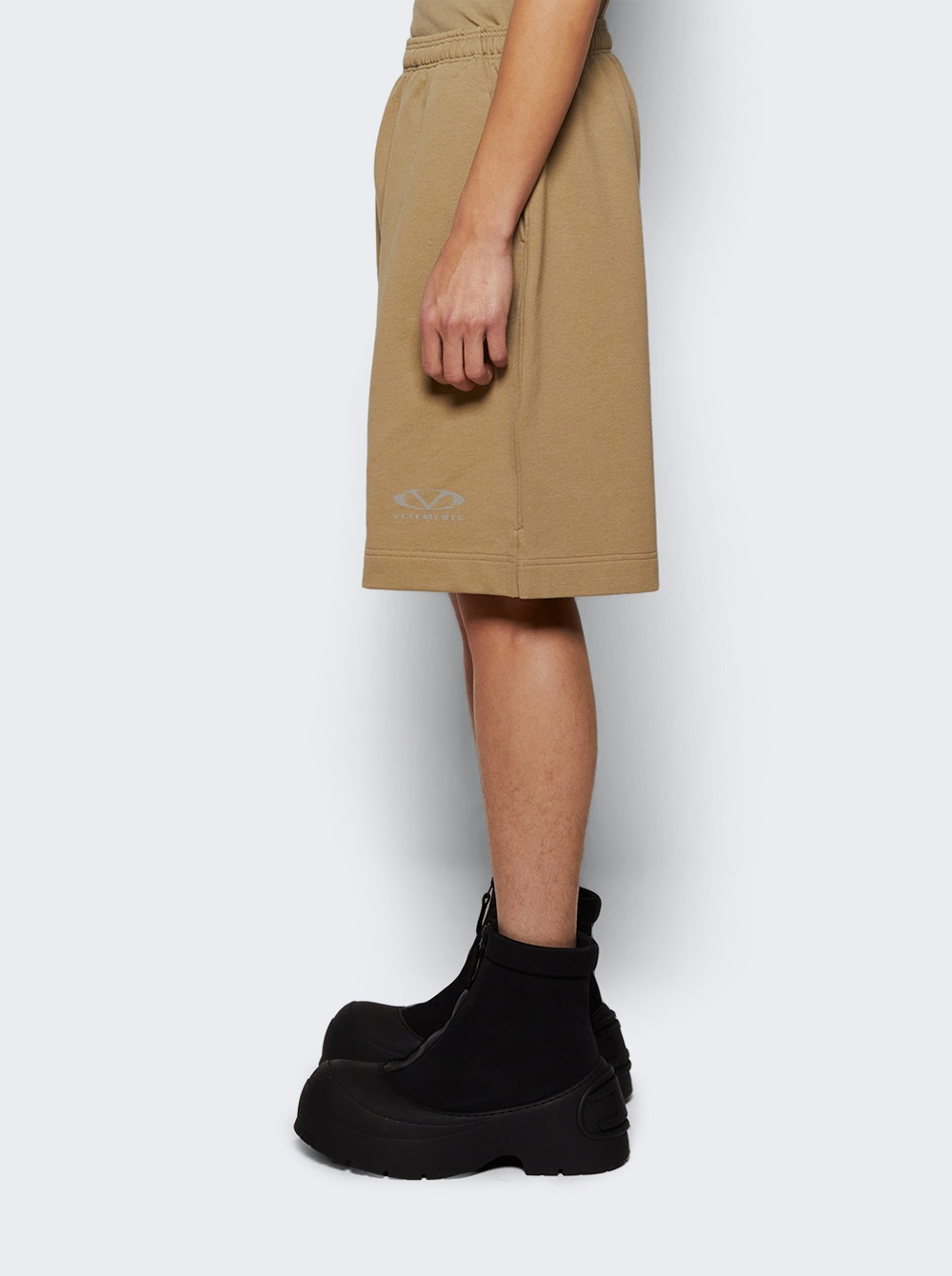 Oval Logo Shorts Taupe - 4