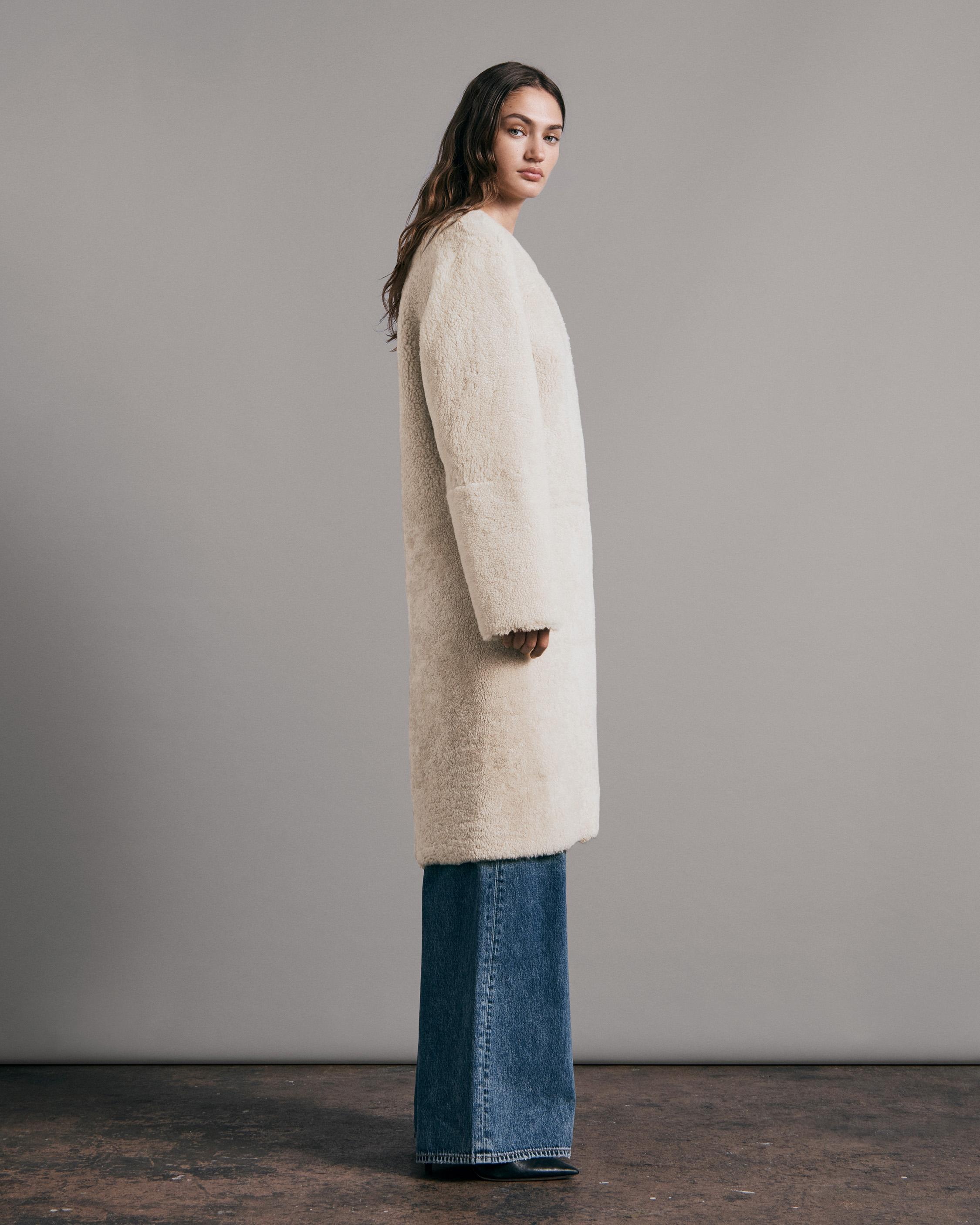 Tula Shearling Coat
Relaxed Fit Coat - 4