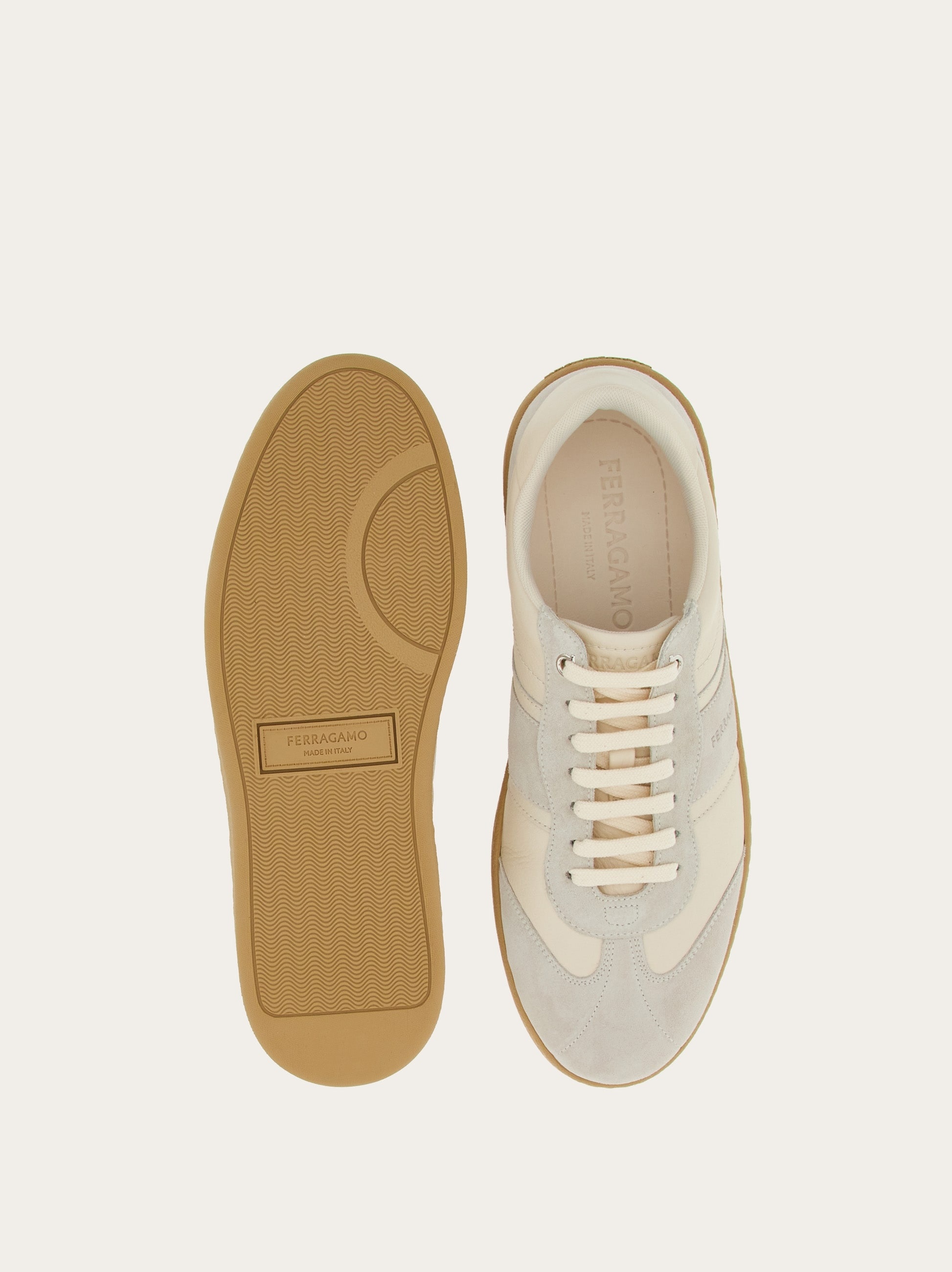 Low top sneaker with signature - 6
