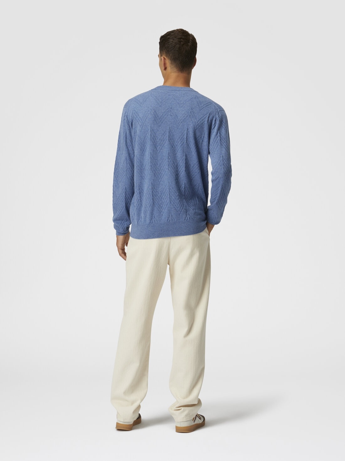 Tonal cashmere V-neck and zigzag pullover - 3