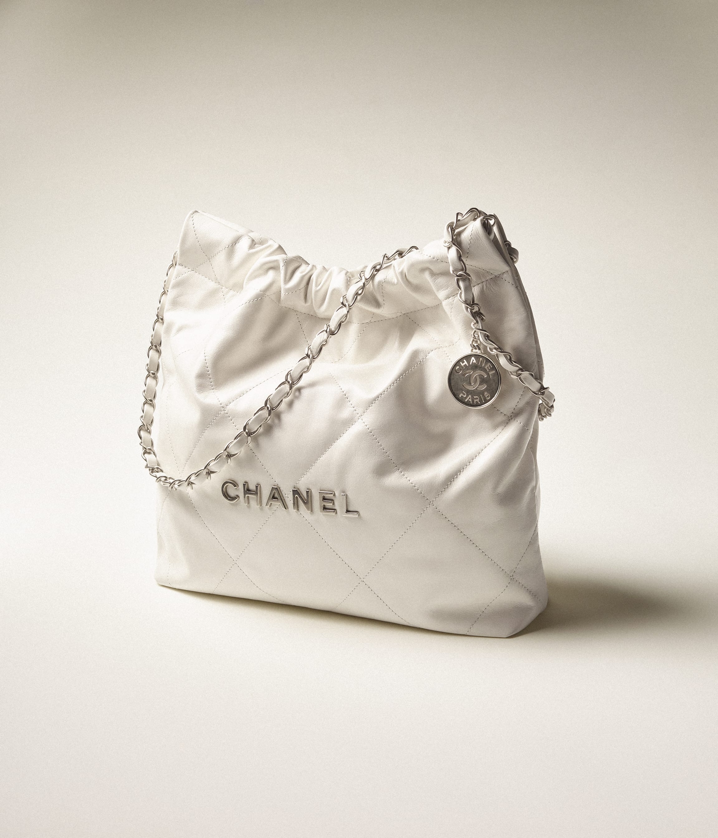 CHANEL 22 Small Handbag - 2