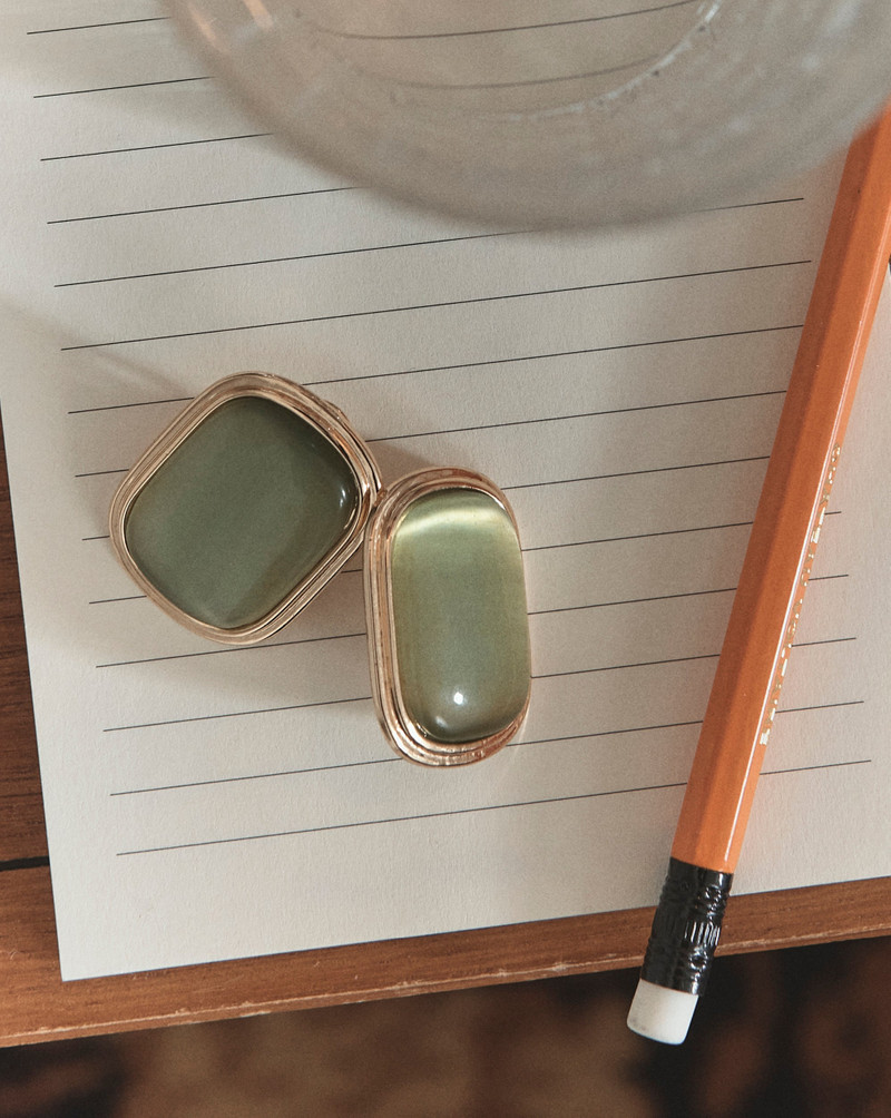 CAT’S EYE STONE EARRING 4