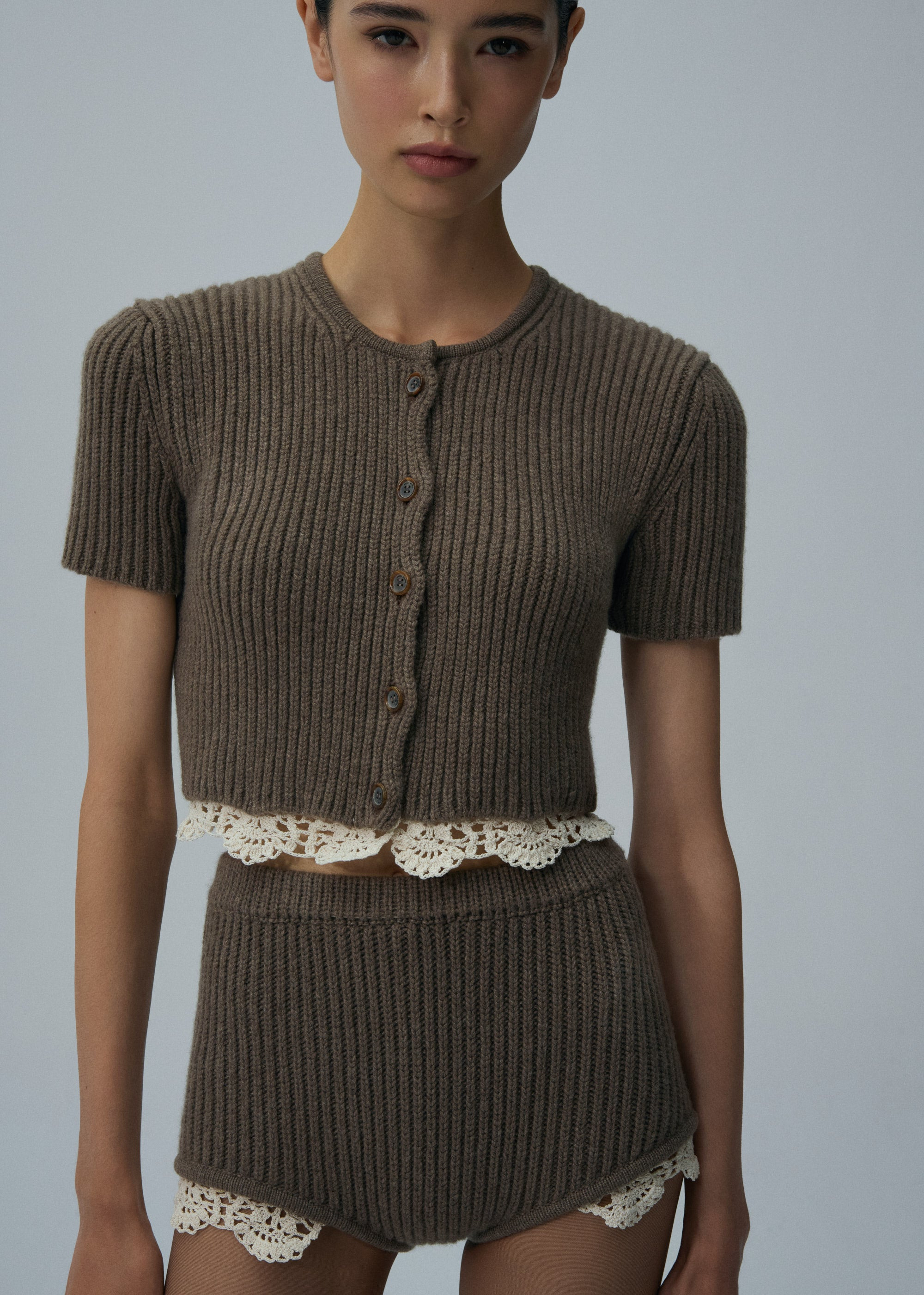 Lace detail ribbed knitwear shorts in beige - 4