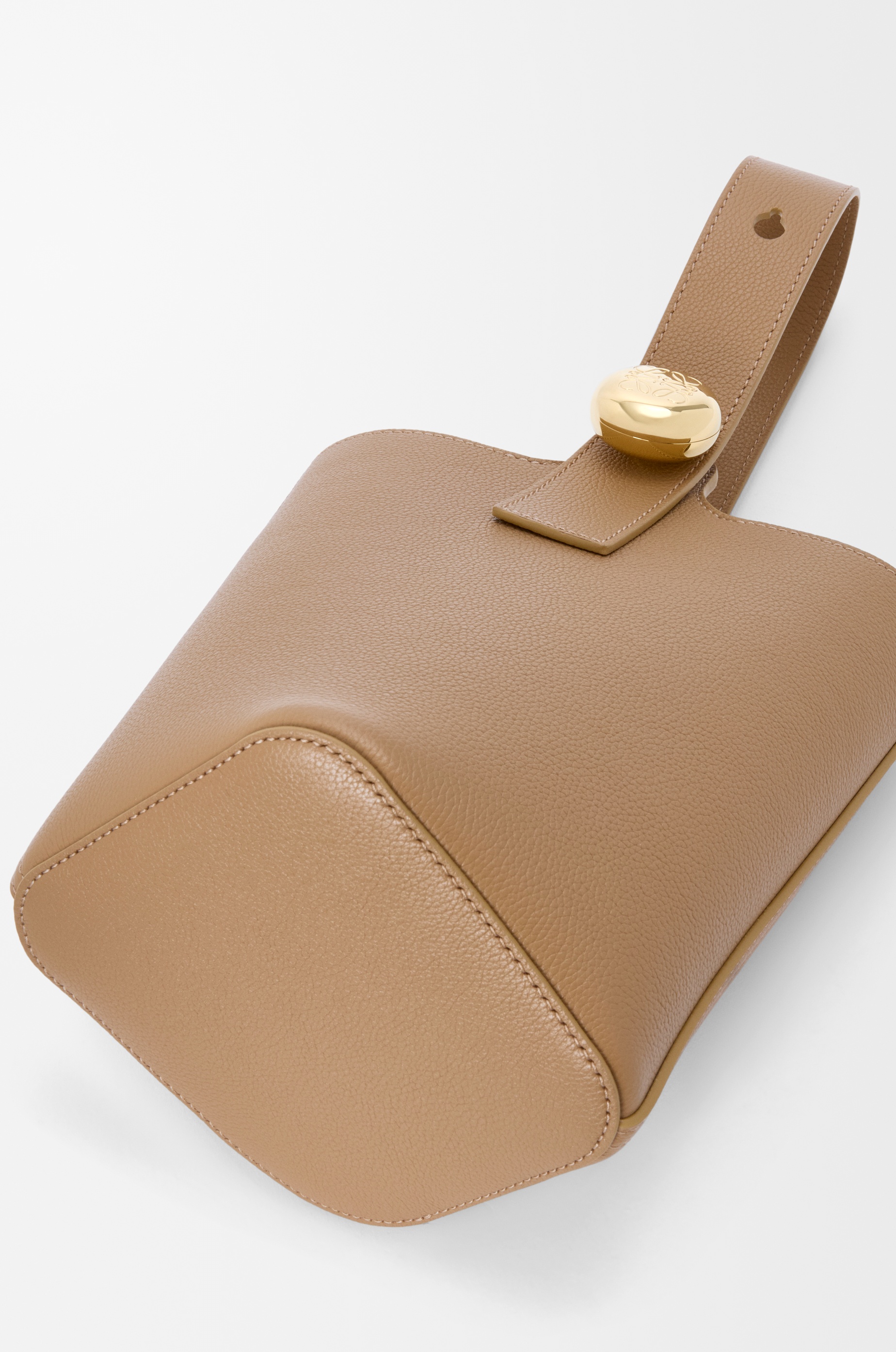 Mini Pebble bucket in soft grained calfskin - 9