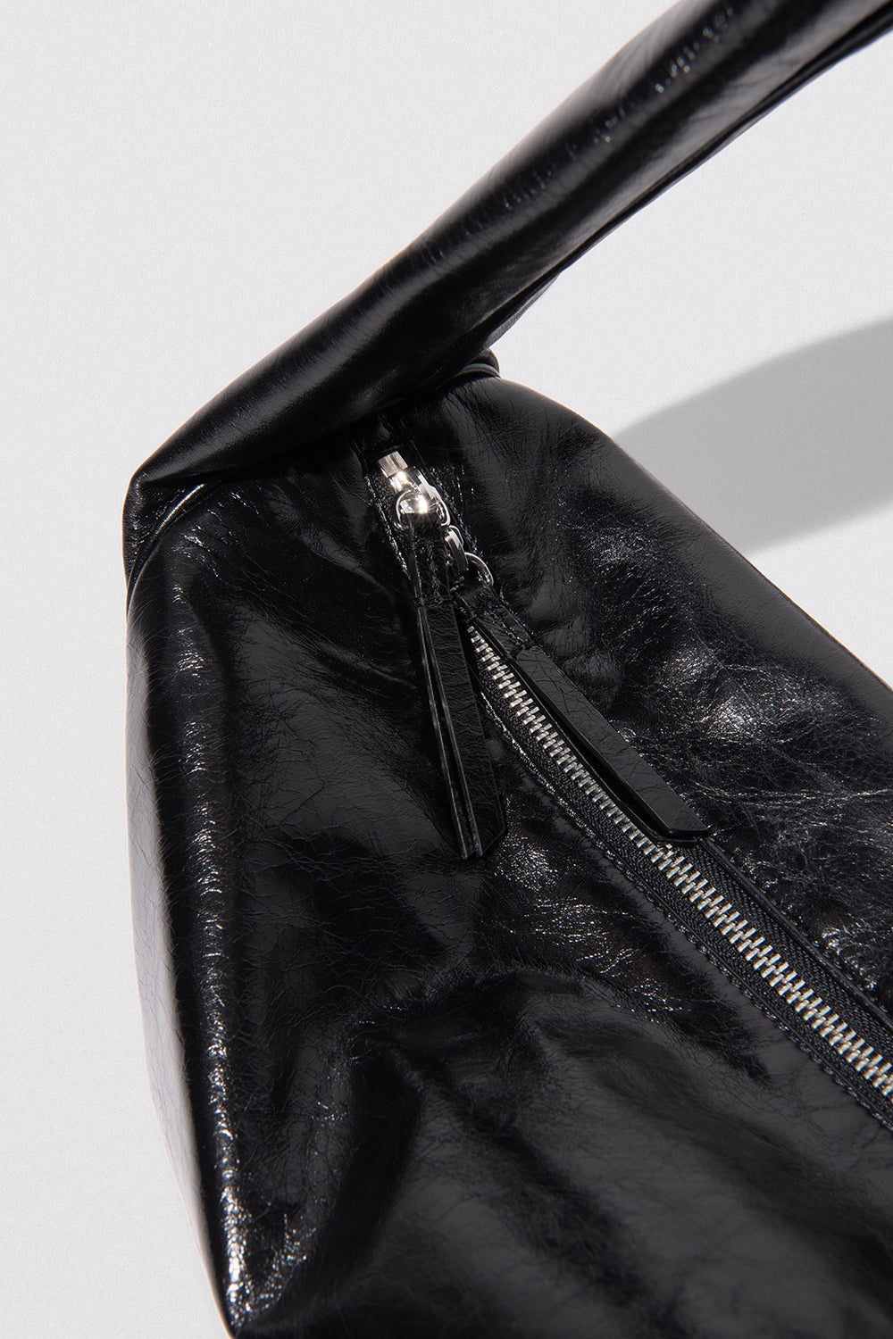 Maxi Cush Black Creased Leather Shoulder Bag - 3