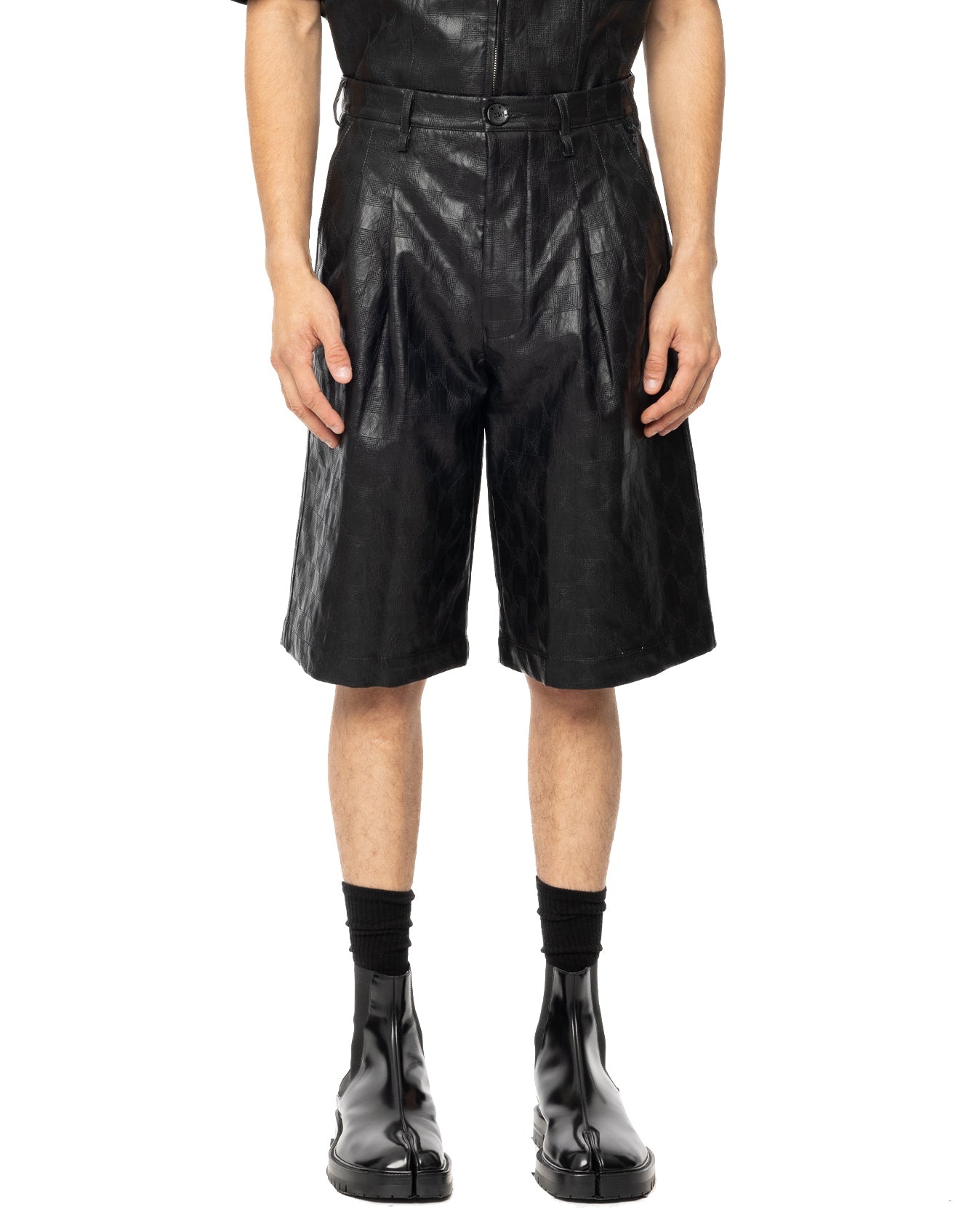 Embroidered Leather Single Pleated Shorts - Black - 1