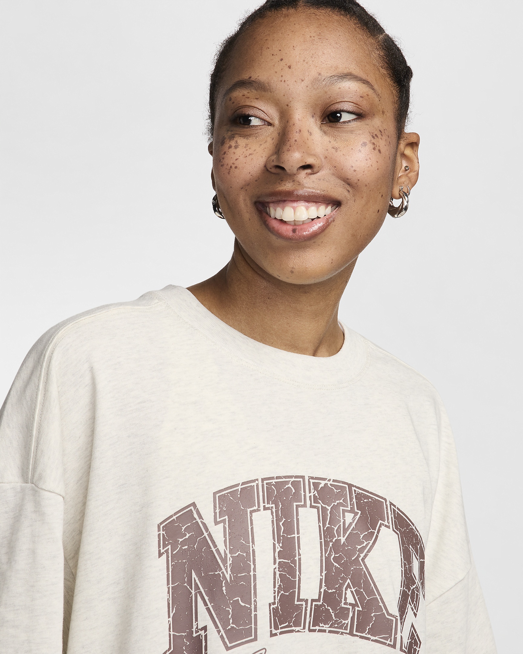 Nike Sportswear Essential Women's Oversized T-Shirt - 3