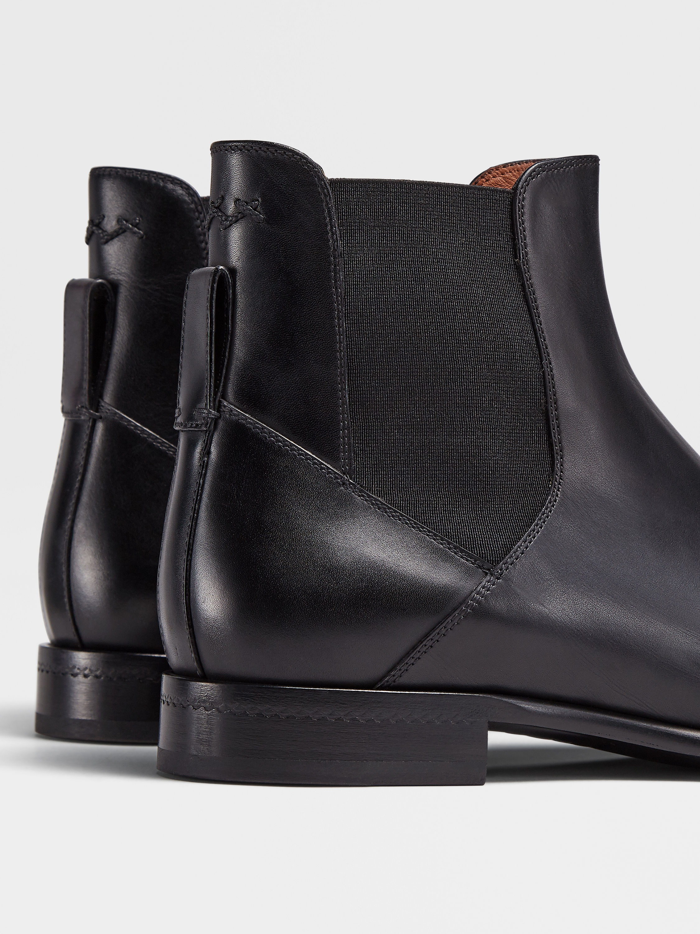 BLACK HAND-BUFFED LEATHER VIENNA BLAKE CHELSEA BOOTS - 4