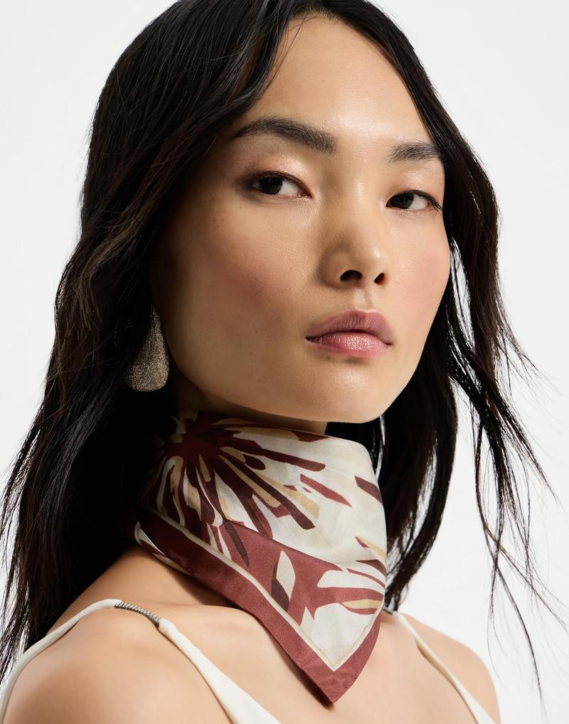 Silk bloom print pongee foulard 3