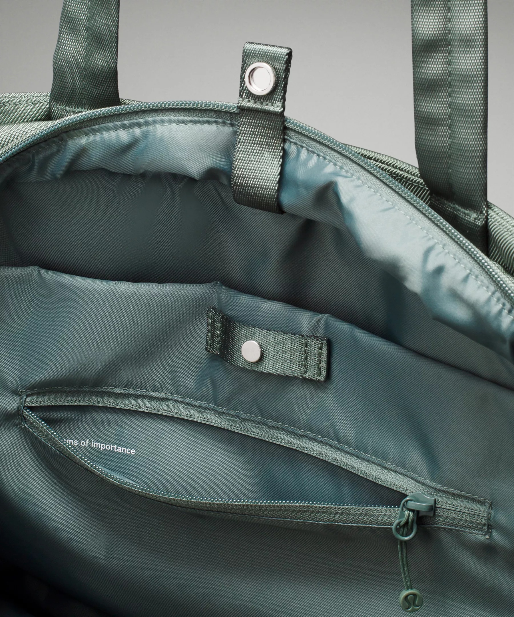City Essentials Bag 25L - 4