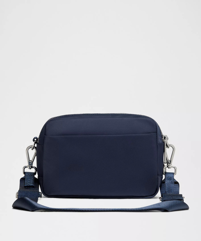 Everywhere Crossbody Bag 2L *Metal Hardware 3