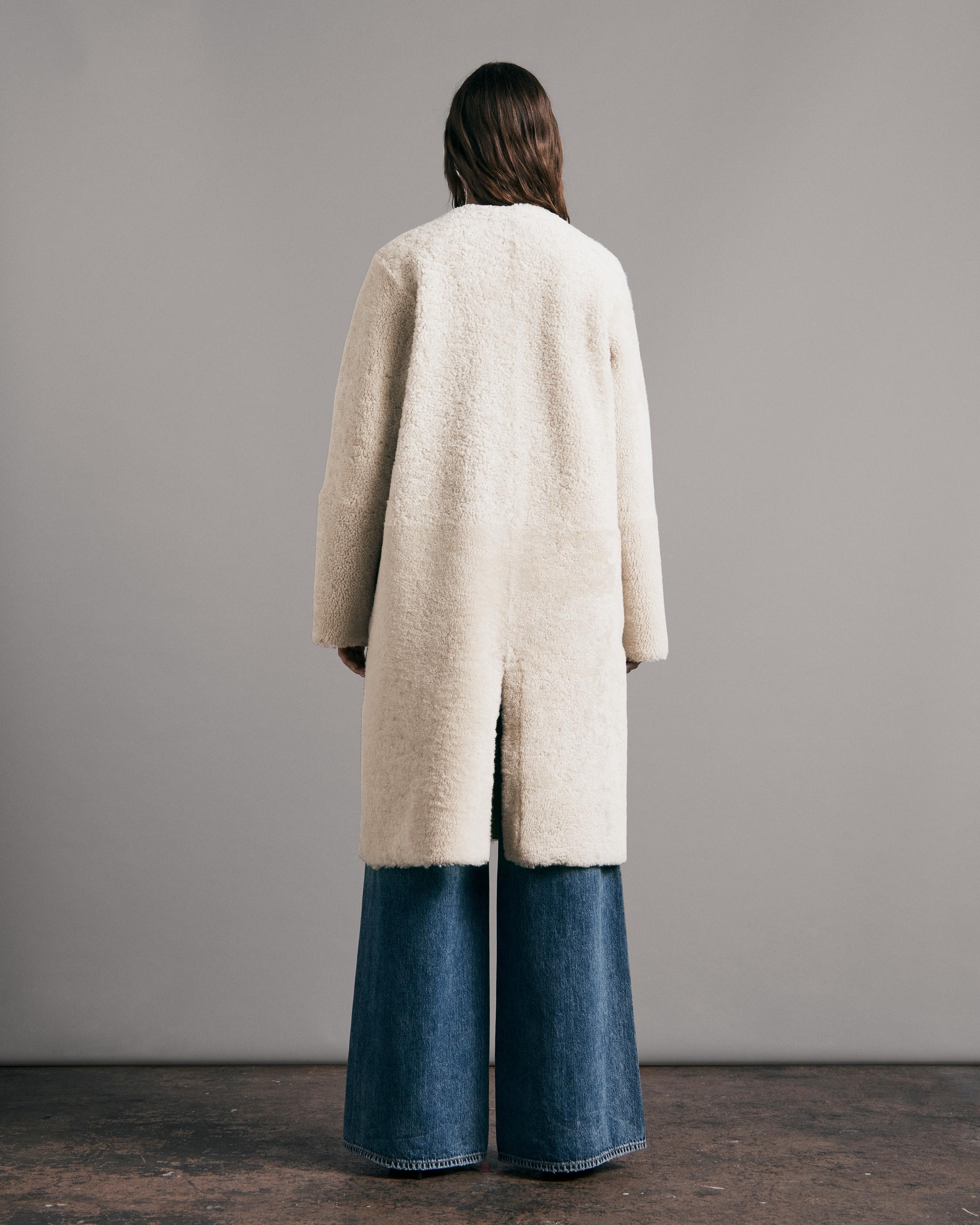 Tula Shearling Coat
Relaxed Fit Coat - 5