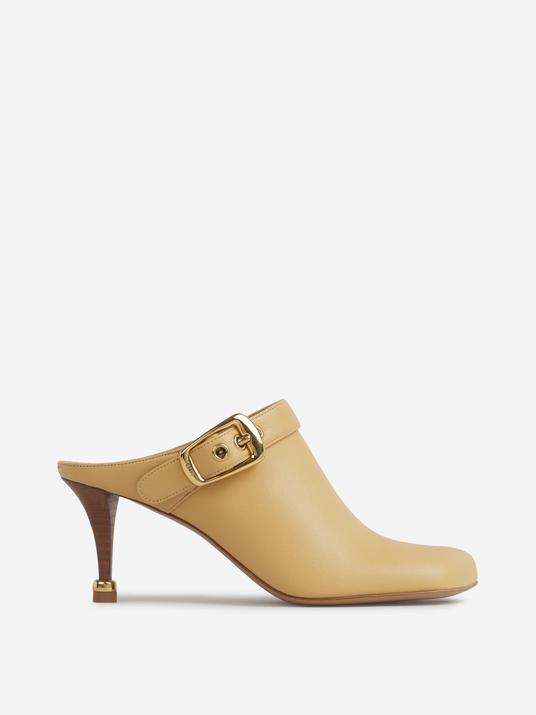 サンダル・ミュール CHLOE IVORY LEATHER JADE SABOT Jade studded leather sandals in white - Chloe | Mytheresa