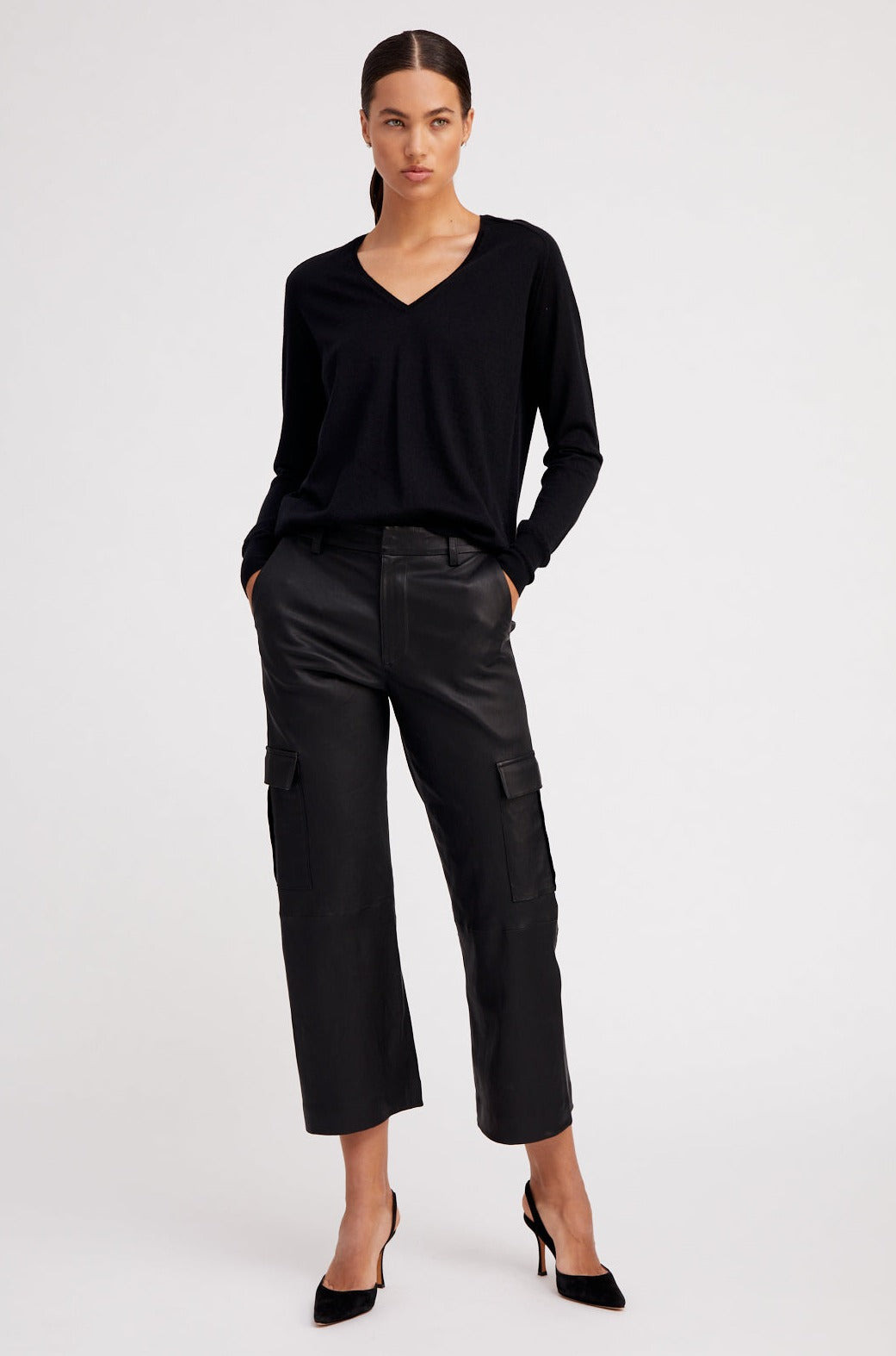 BLACK CASHMERE V-NECK SWEATER - 6