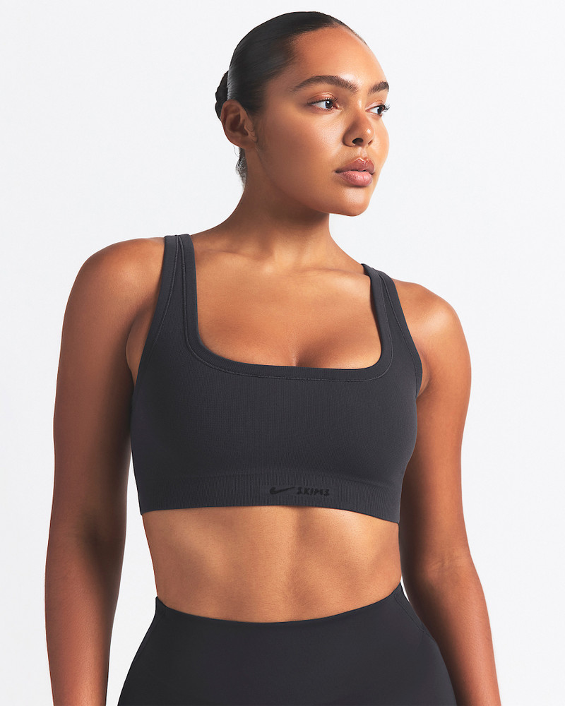 NikeSKIMS Vintage Seamless Women's Scoop Bra 1