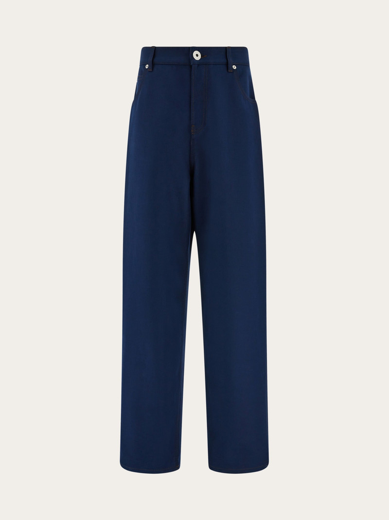 White jeans with contrasting stitching 1