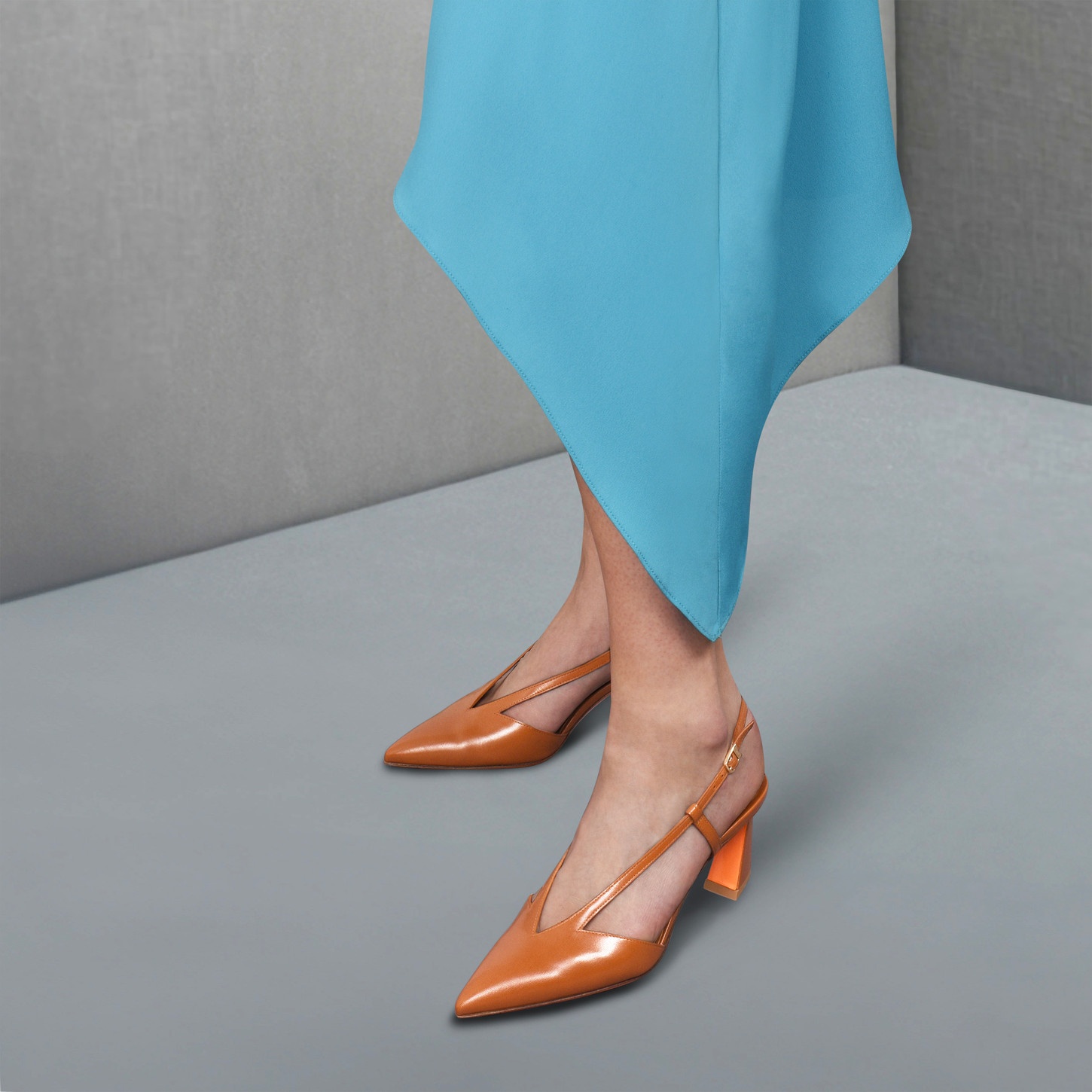 Women's brown leather mid-heel Victoria pump - 2