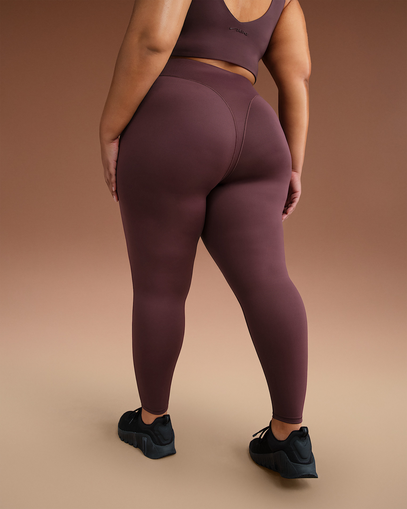 NikeSKIMS Matte Women's High-Waisted V-Line 26" Leggings - 8