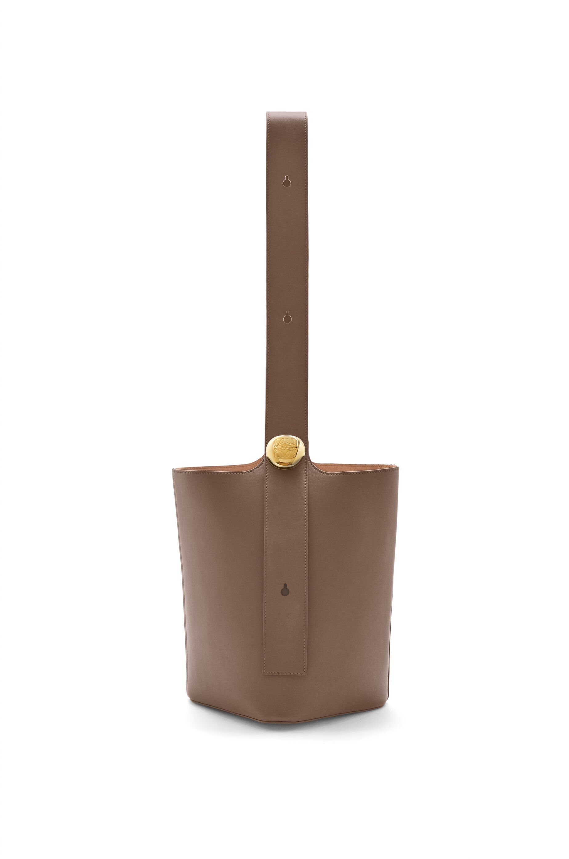 Medium Pebble bucket in mellow calfskin - 4