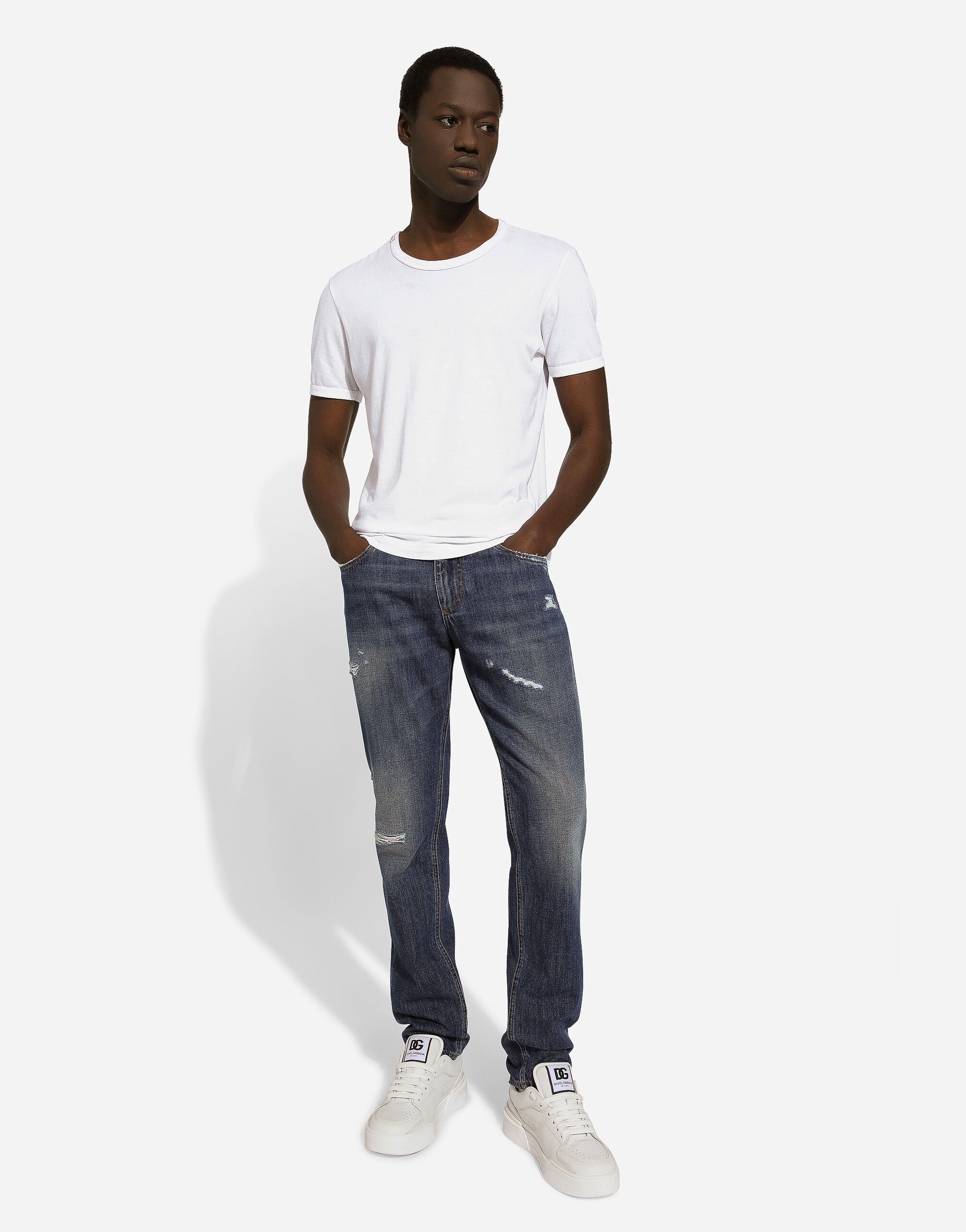Regular-fit blue wash jeans with abrasions - 5