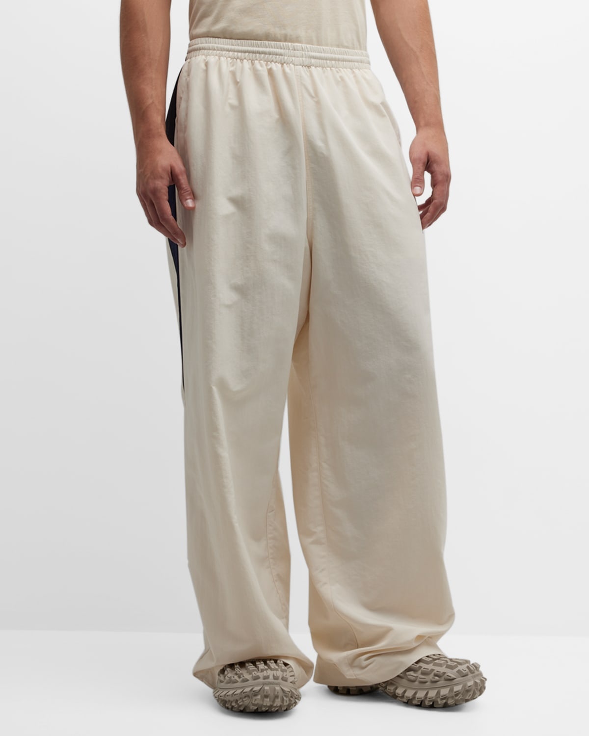 バレンシアガ Balenciaga Medium Fit Tracksuit Pants BALENCIAGA 3B Sports Icon Medium Fit Tracksuit Pants