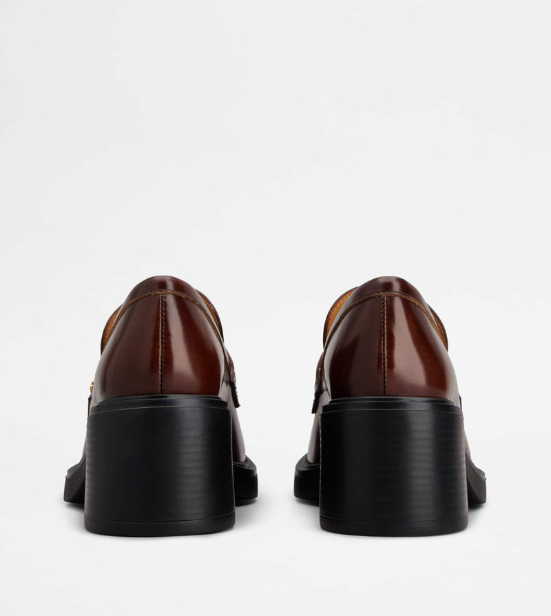 Tod's LOAFERS IN LEATHER - BROWN outlook
