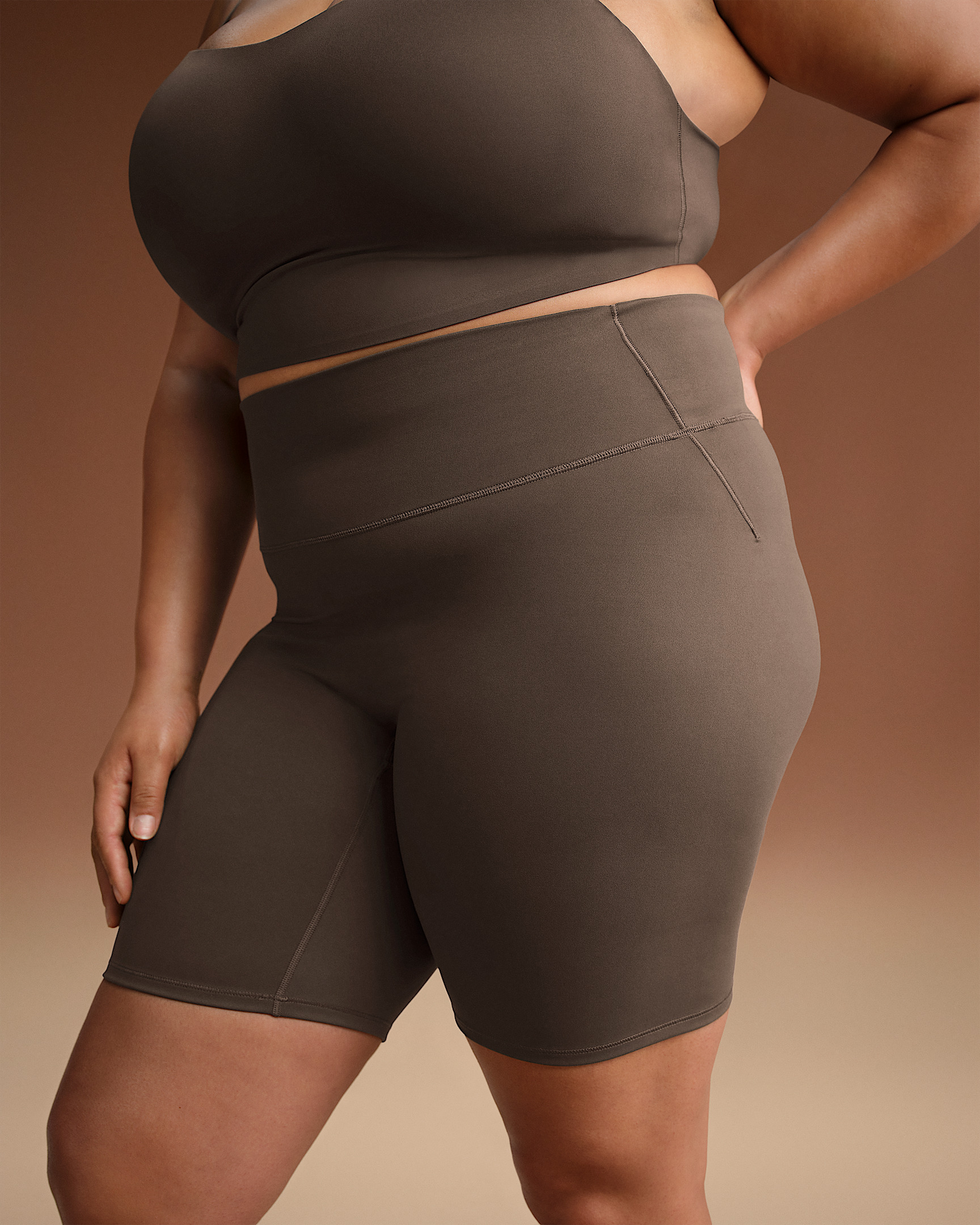 NikeSKIMS Matte Women's High-Waisted 7" Biker Shorts - 7