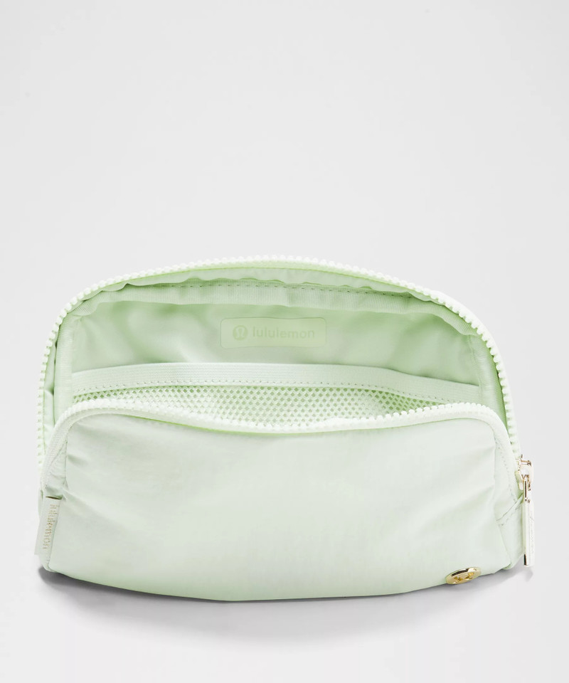lululemon Everywhere Belt Bag 1L outlook