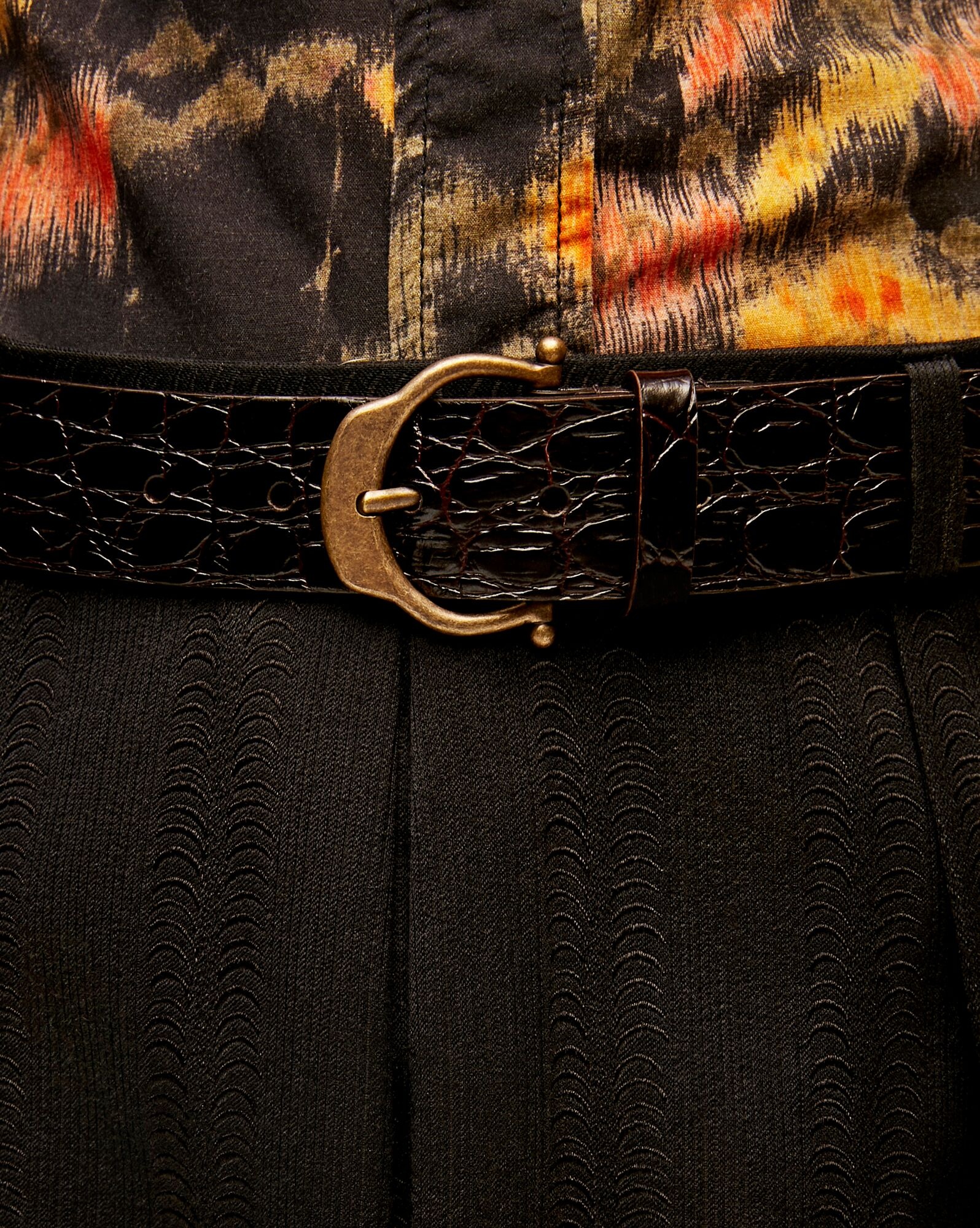 horseshoe buckle belt in crocodile-embossed leather - 2