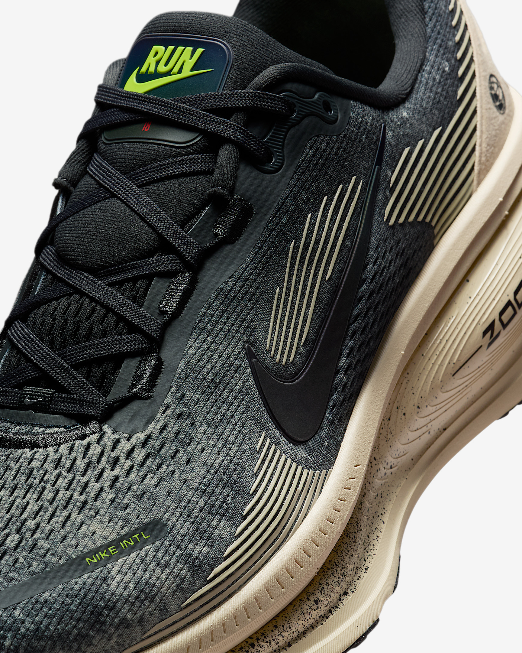 Nike Vomero 18 Men's Road Running Shoes - 7