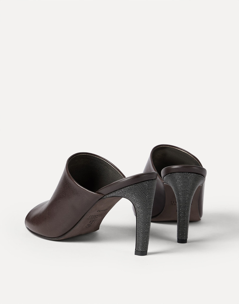 Classic leather heels with precious details 4
