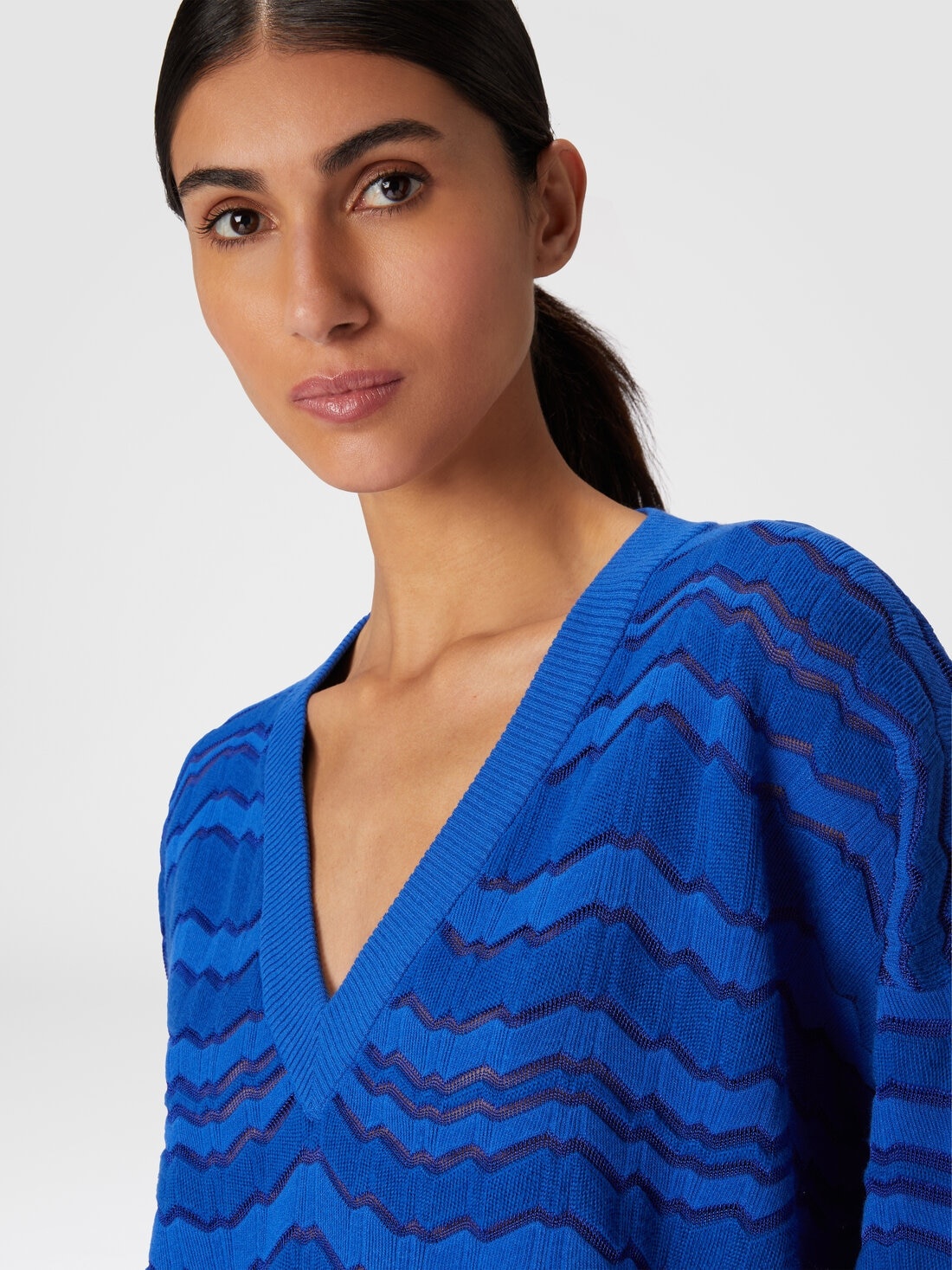 Pullover with V-neckline and tone-on-tone zigzag - 5