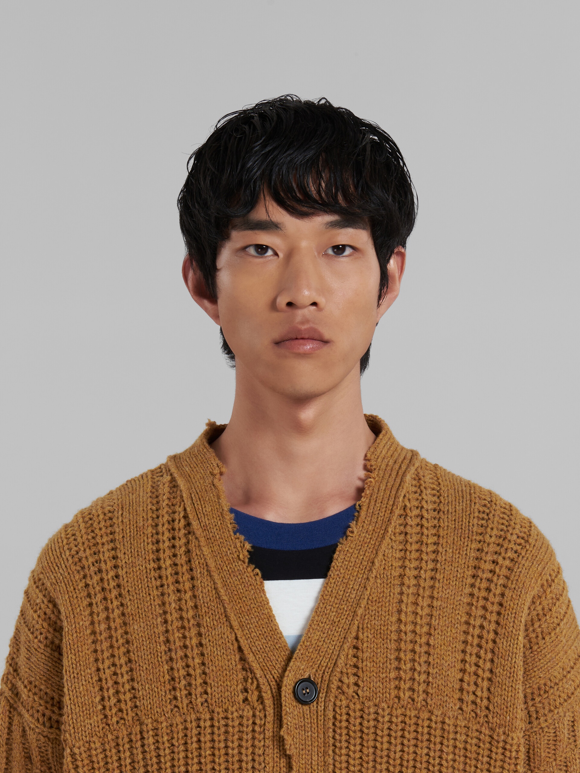 BROWN VIRGIN WOOL CARDIGAN WITH NIBBLED HEM - 4