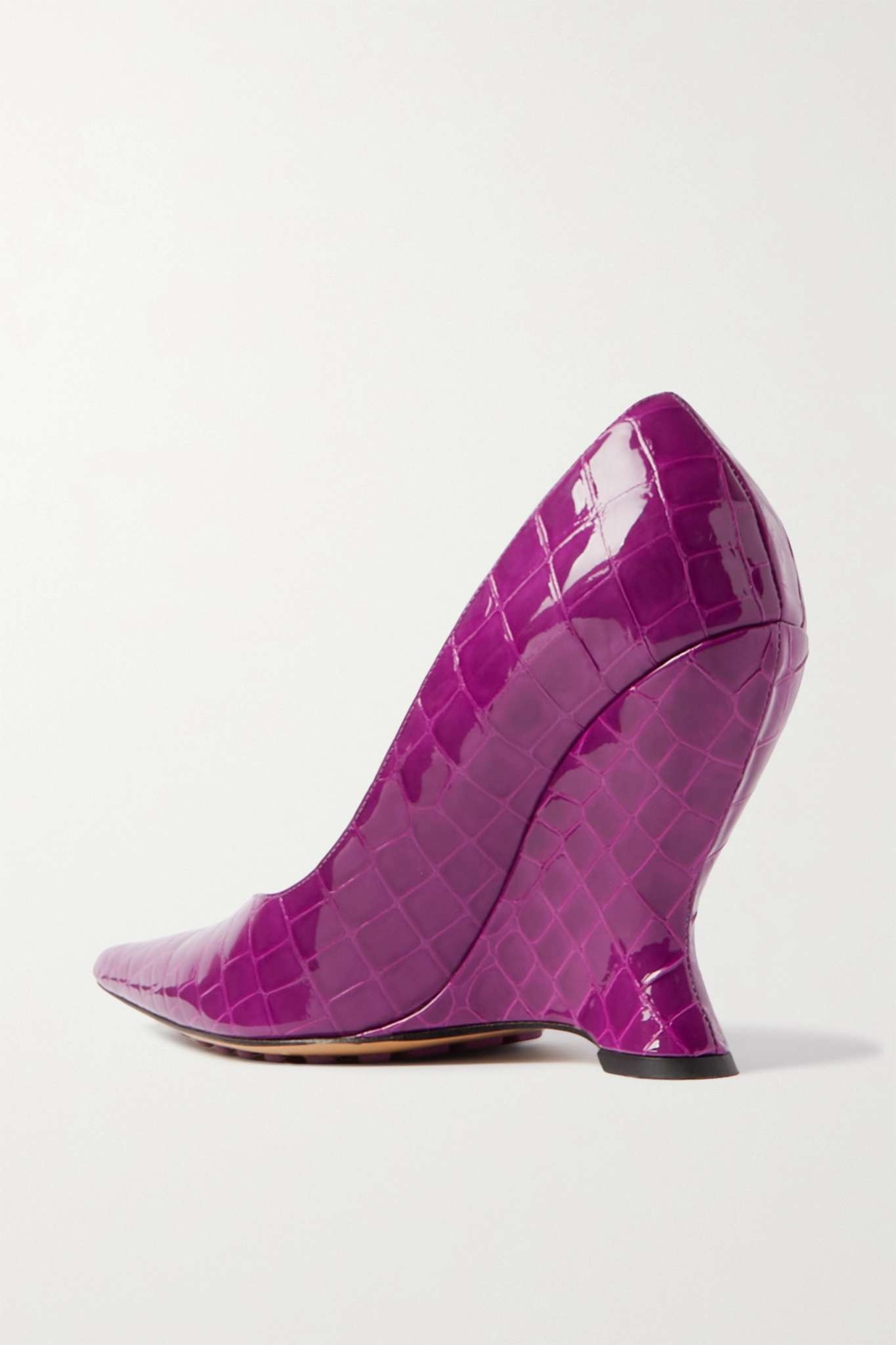 Gloss croc-effect leather pumps - 3