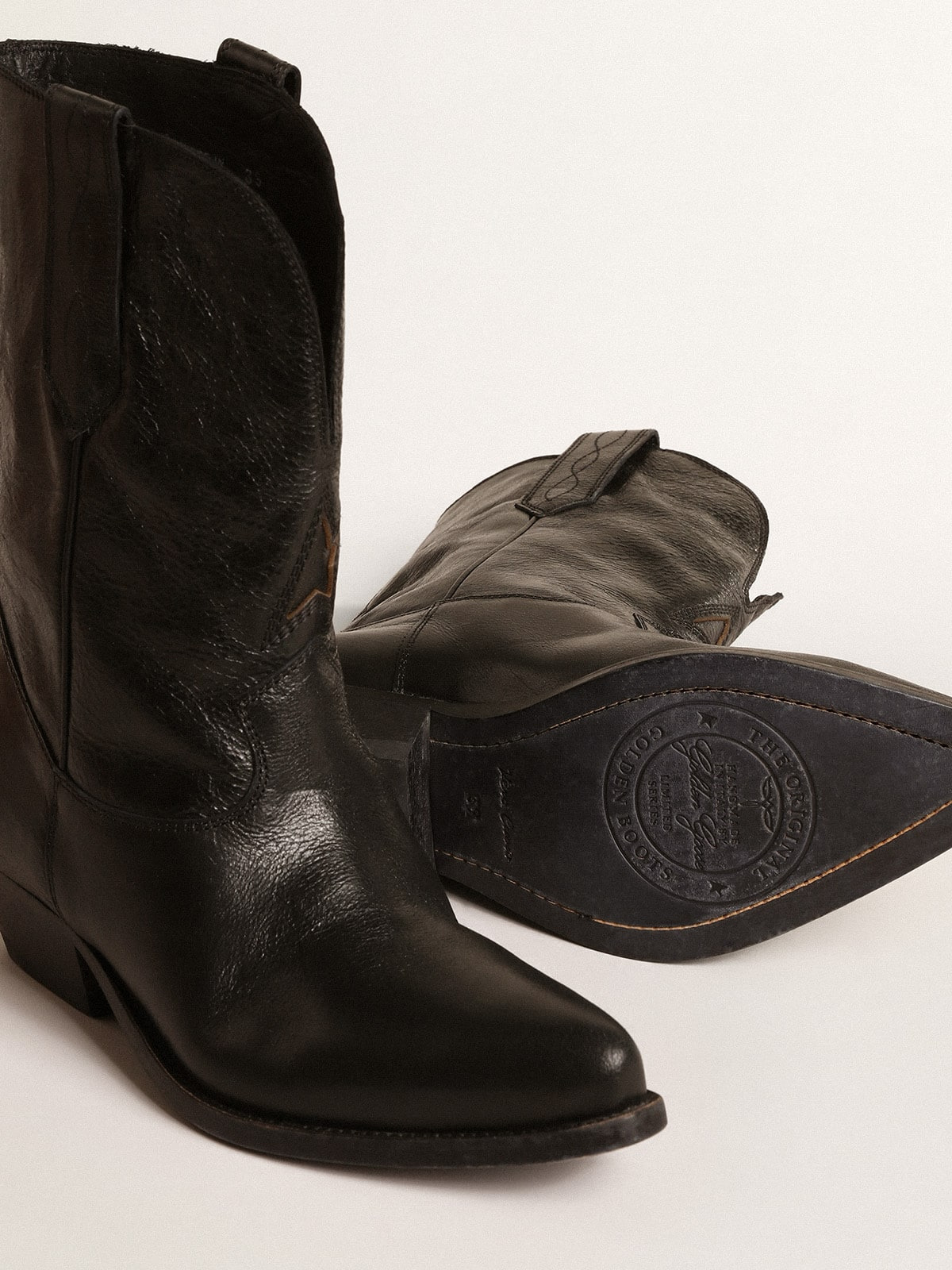 Low Wish Star boots in black leather with black star - 3