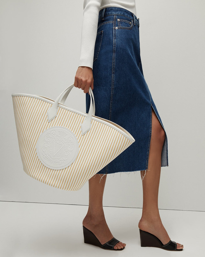 VERONICA BEARD LARGE CREST TOTE outlook