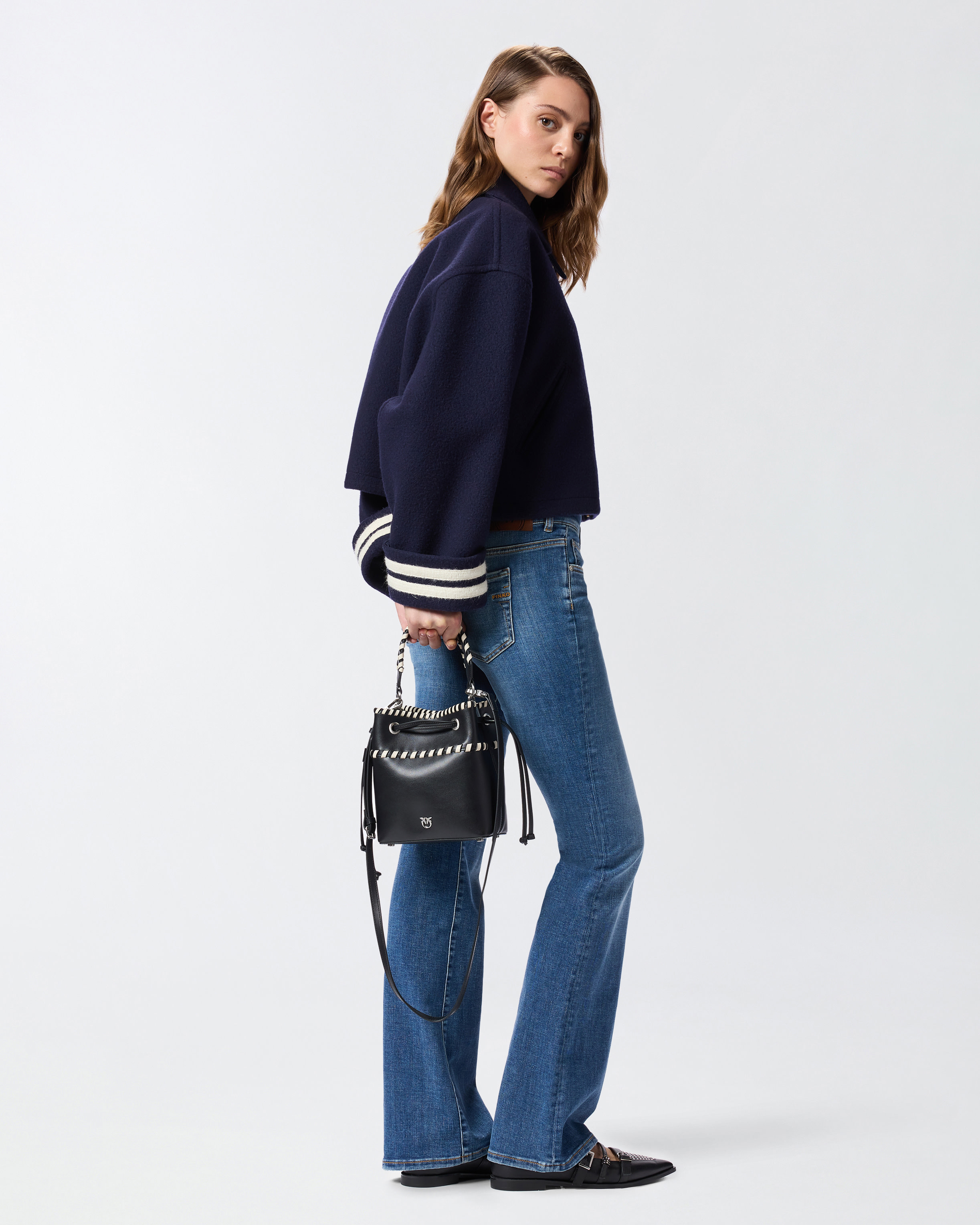 SMALL LEATHER BUCKET BAG WITH THREADED DETAILING - 5